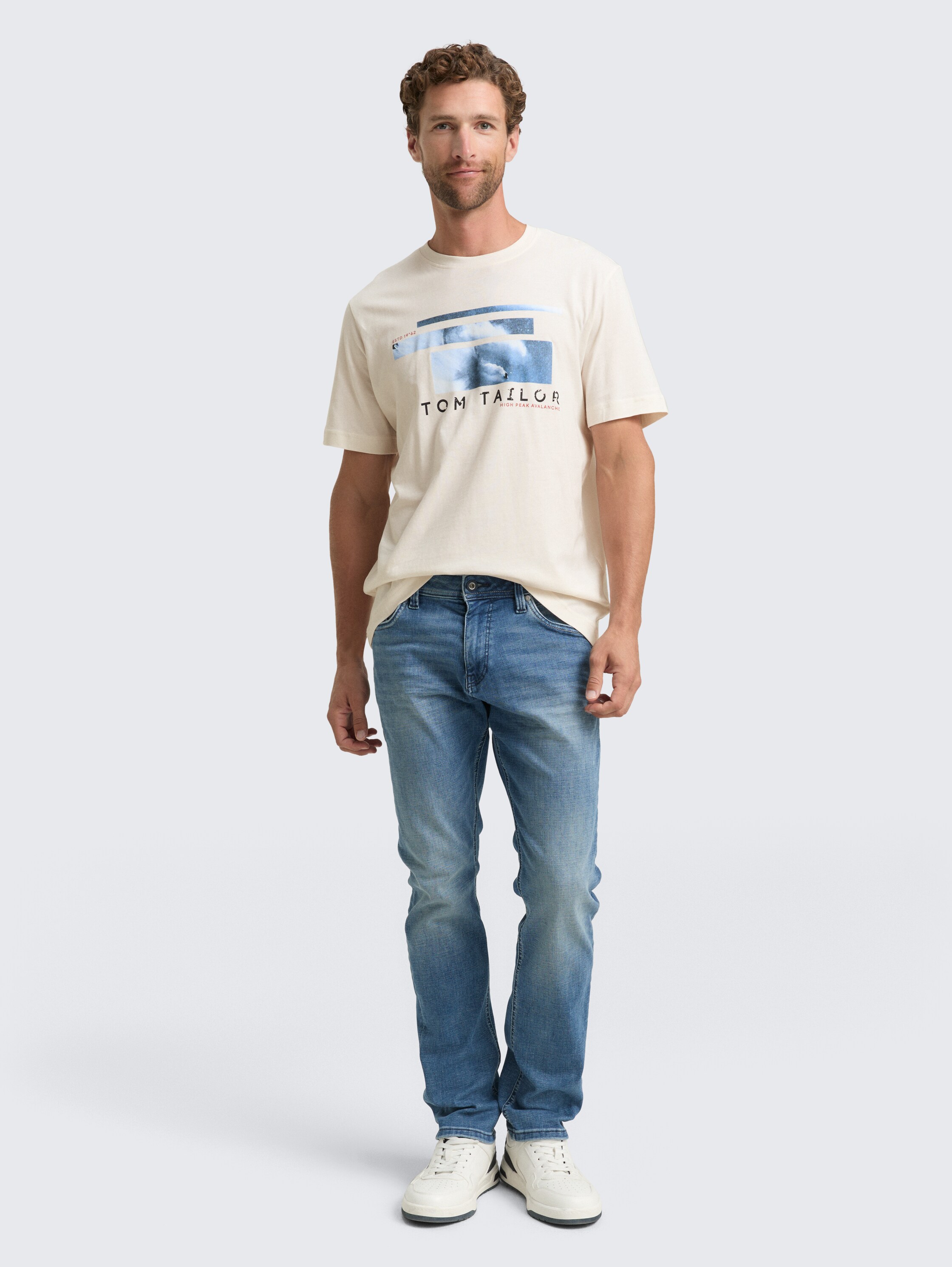 T-Shirt mit Foto-Print - Gardenia White - Model-Vorderansicht