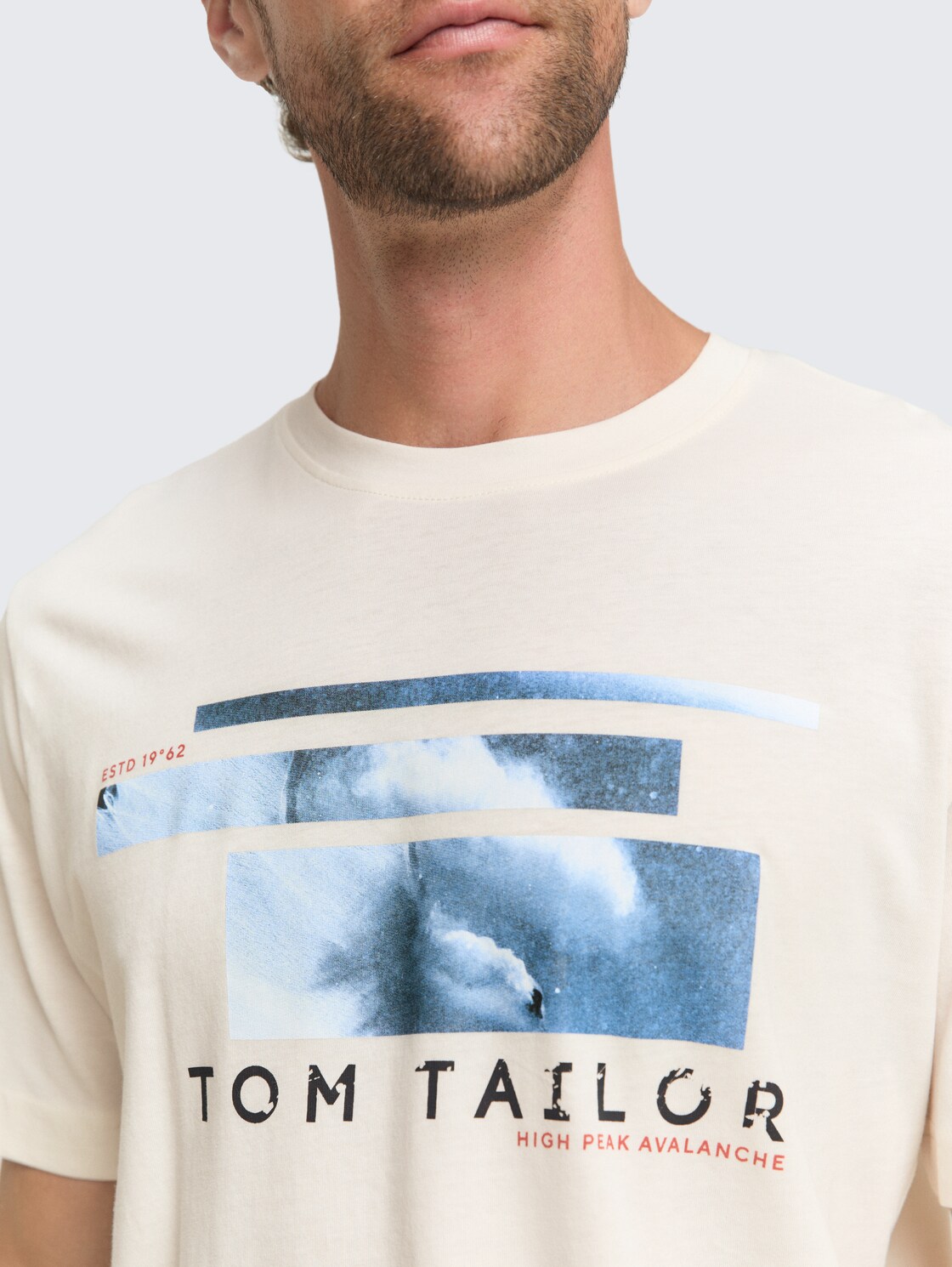 T-Shirt mit Foto-Print - Gardenia White - Detail-Model-Ansicht