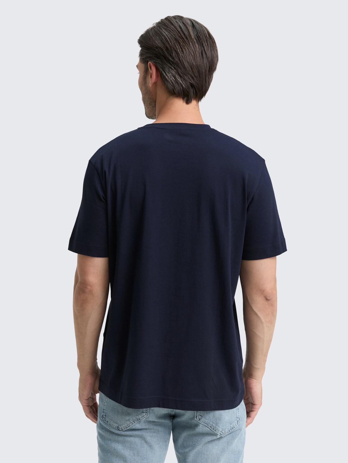 T-Shirt mit Foto-Print - sky captain blue - Auschnitt Model-Rückansicht