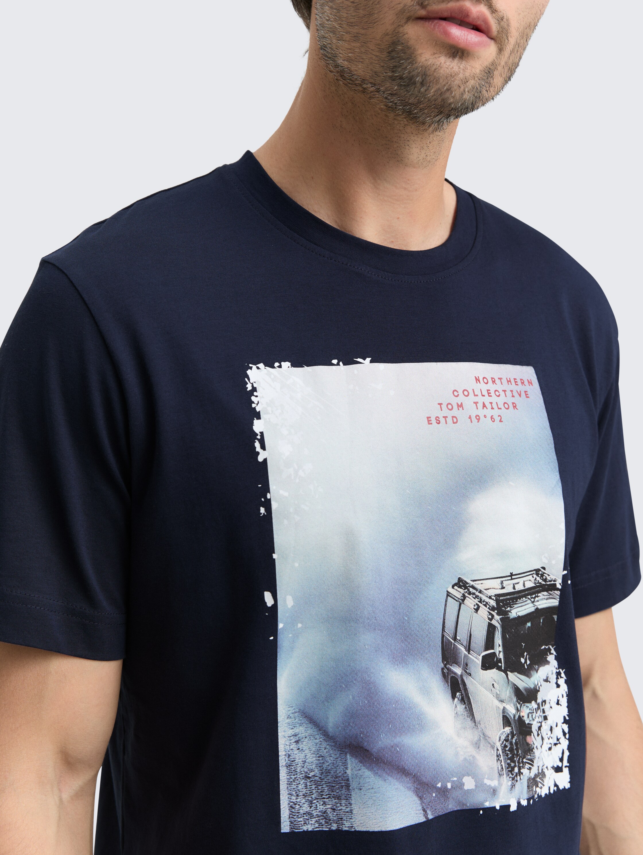 T-shirt met fotoprint - sky captain blue - Detailaanzicht model
