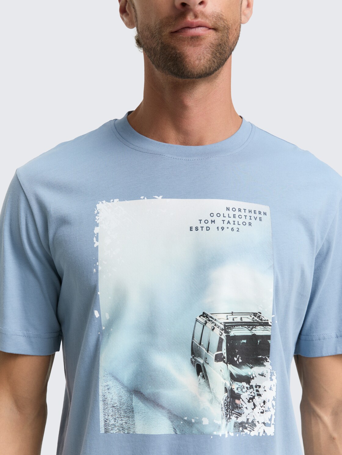 T-Shirt mit Foto-Print - faded denim blue - Detail-Model-Ansicht