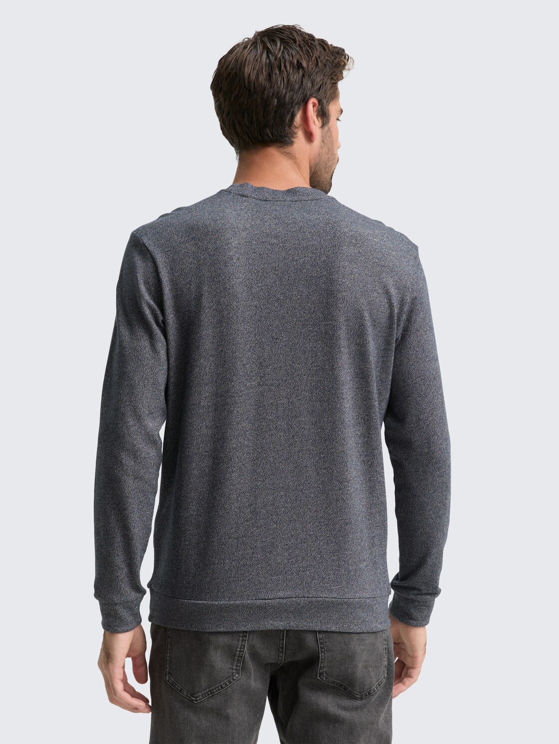 Langarmshirt mit Logo-Badge - navy grindle structure - Auschnitt Model-Rückansicht