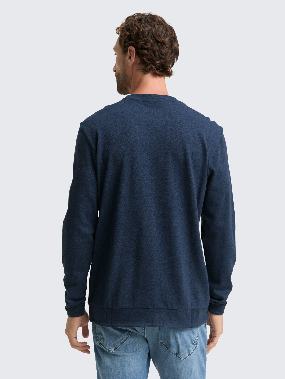 Langarmshirt mit Logo-Badge - real teal grindle structure - Auschnitt Model-Rückansicht