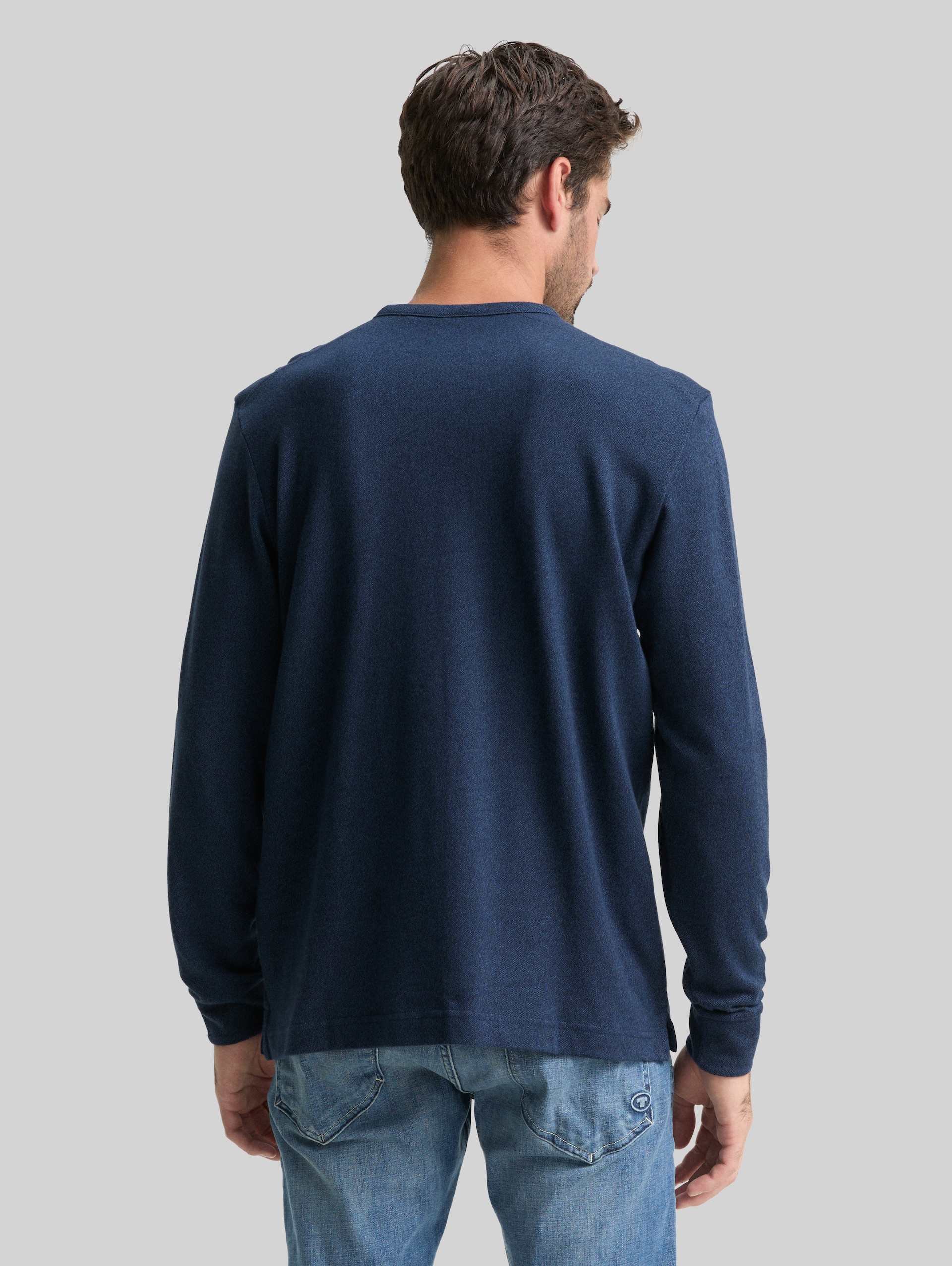 Henley Langarmshirt aus Baumwolle - real teal grindle structure - Auschnitt Model-Rückansicht