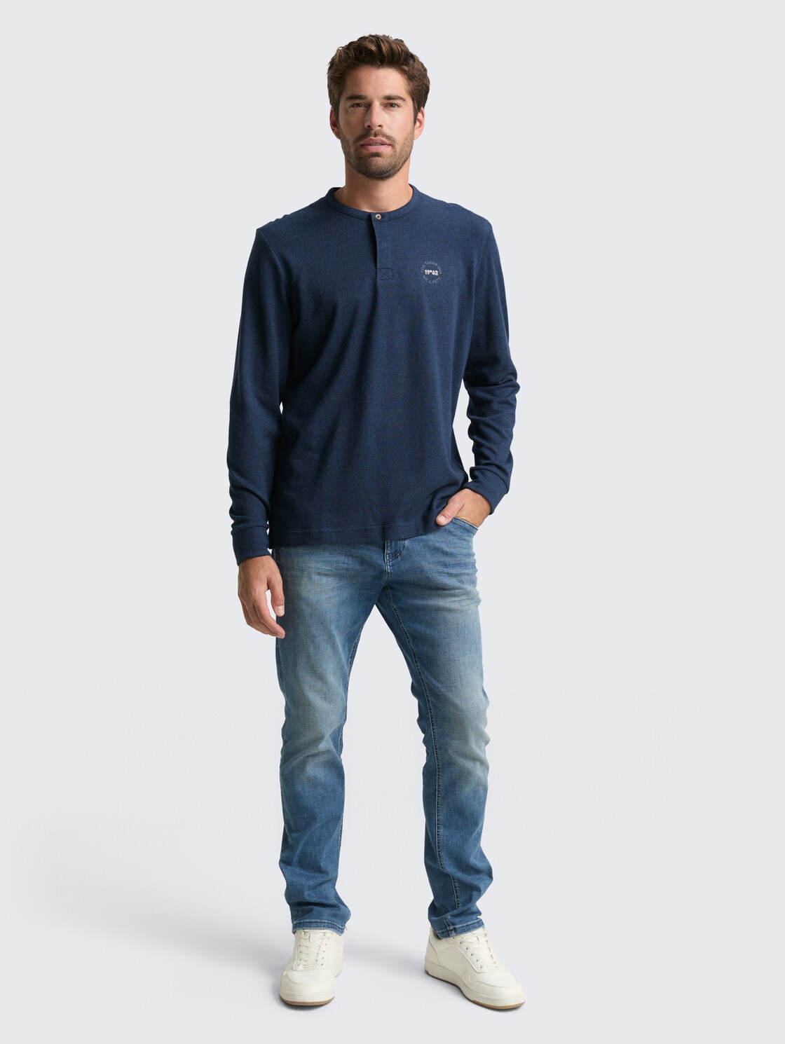 Henley Langarmshirt aus Baumwolle - real teal grindle structure - Model-Vorderansicht