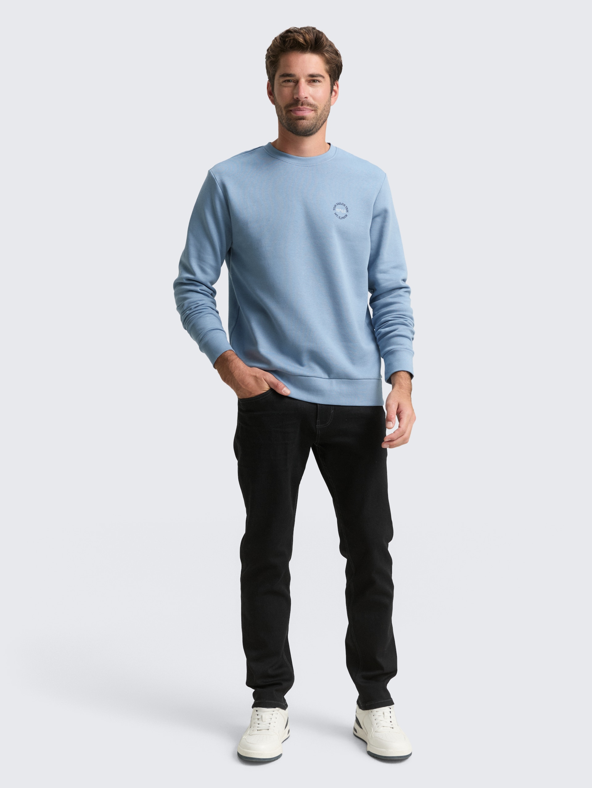 Sweatshirt mit Logo-Print - faded denim blue - Model-Vorderansicht