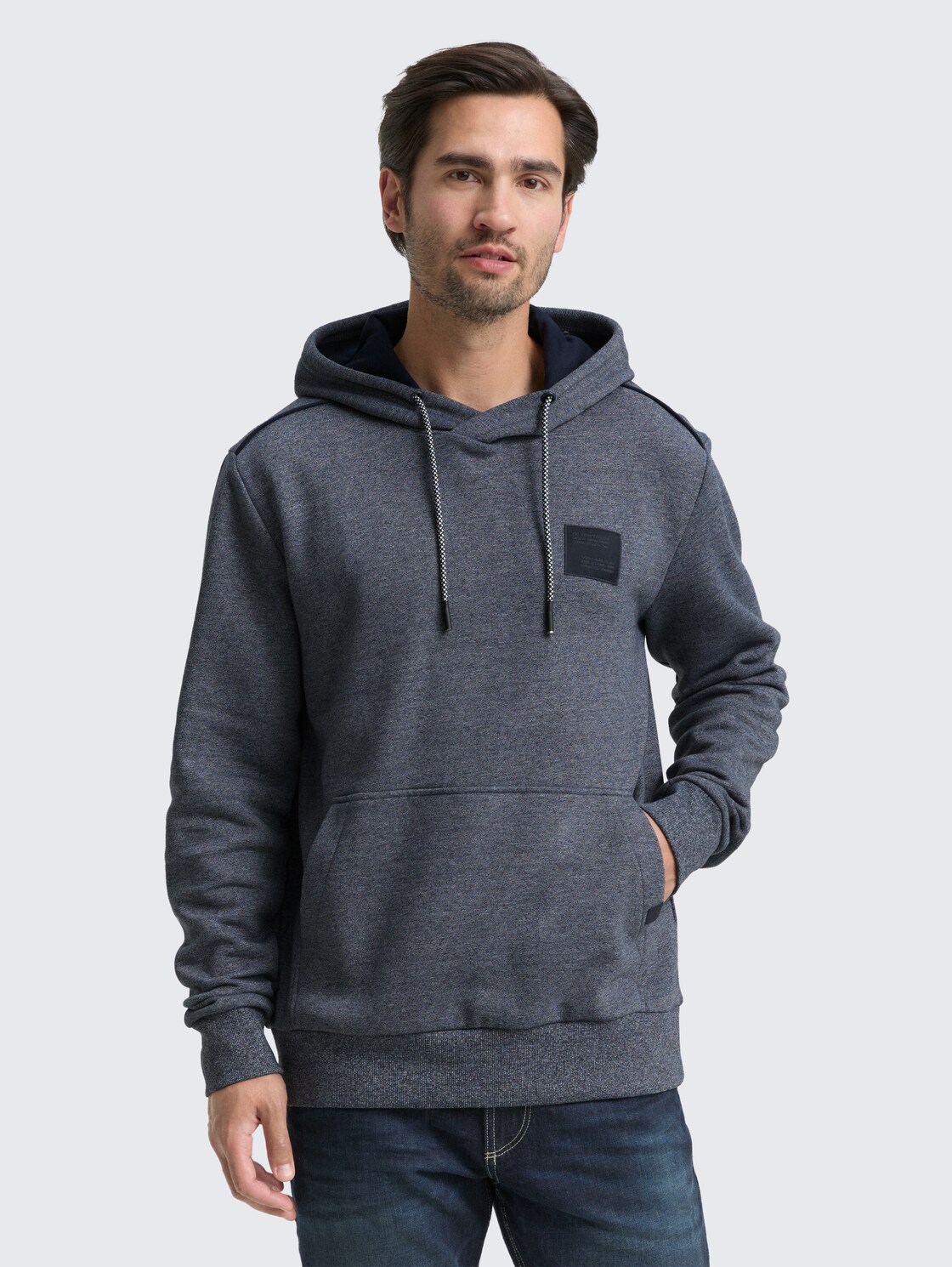Hoodie Sweatshirt mit Logo-Badge - navy grindle structure - Ausschnitt Model-Vorderansicht