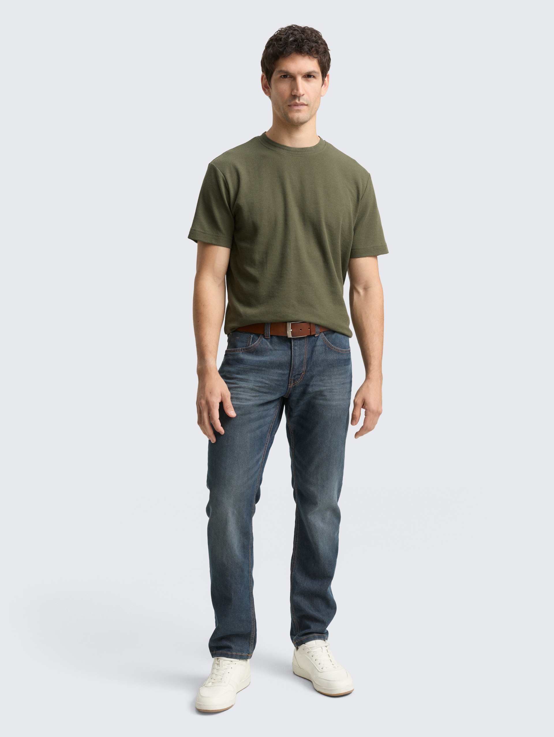 T-Shirt mit Waffelstruktur - Deep Forest Green - Model-Vorderansicht