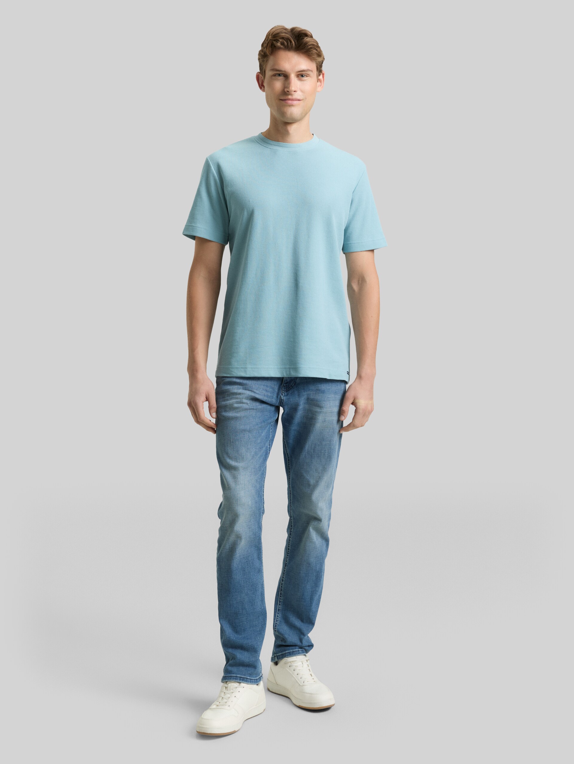 T-Shirt mit Waffelstruktur - tourmaline - Model-Vorderansicht