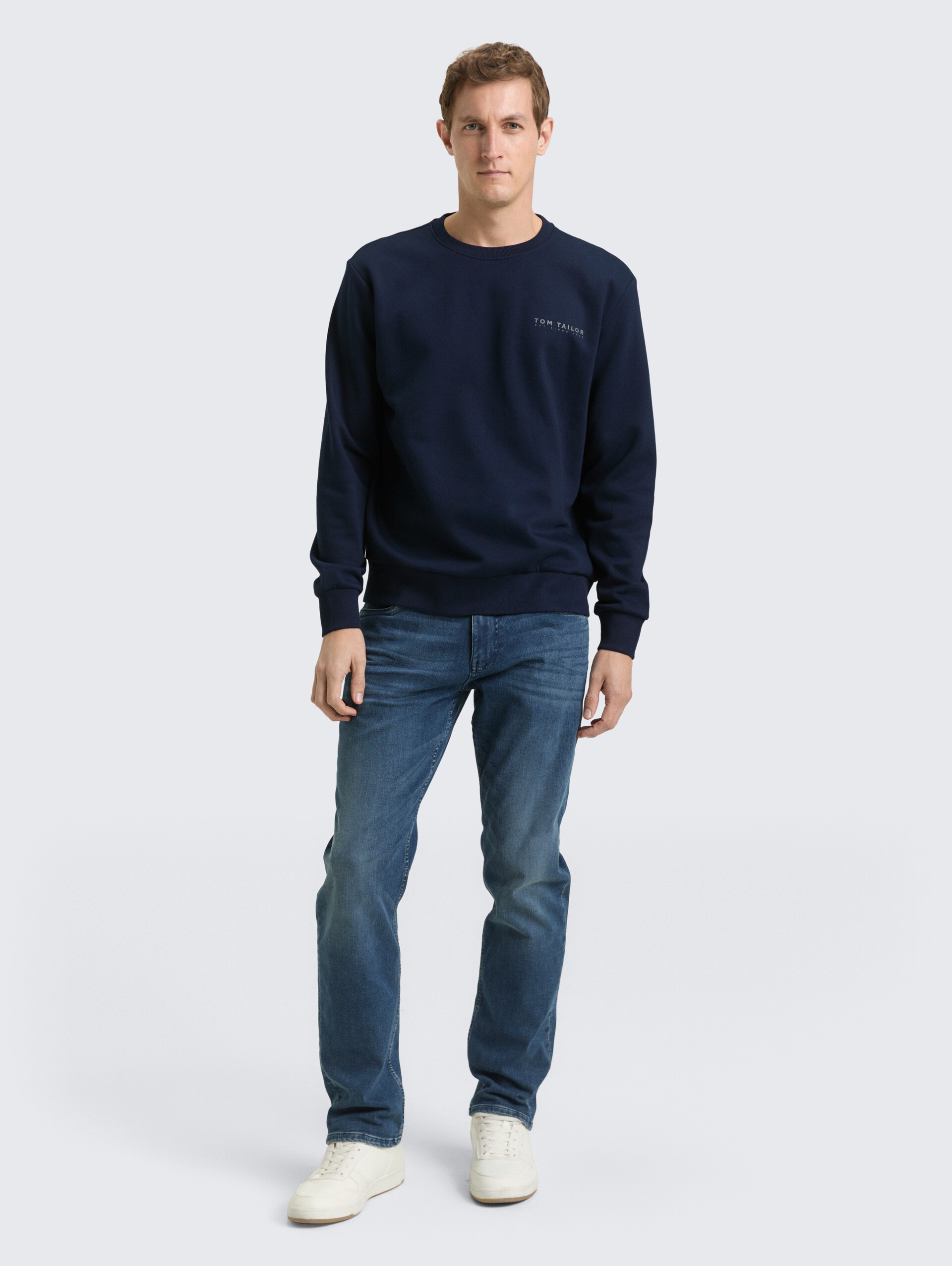 Sweatshirt mit Rundhalsausschnitt - sky captain blue - Model-Vorderansicht