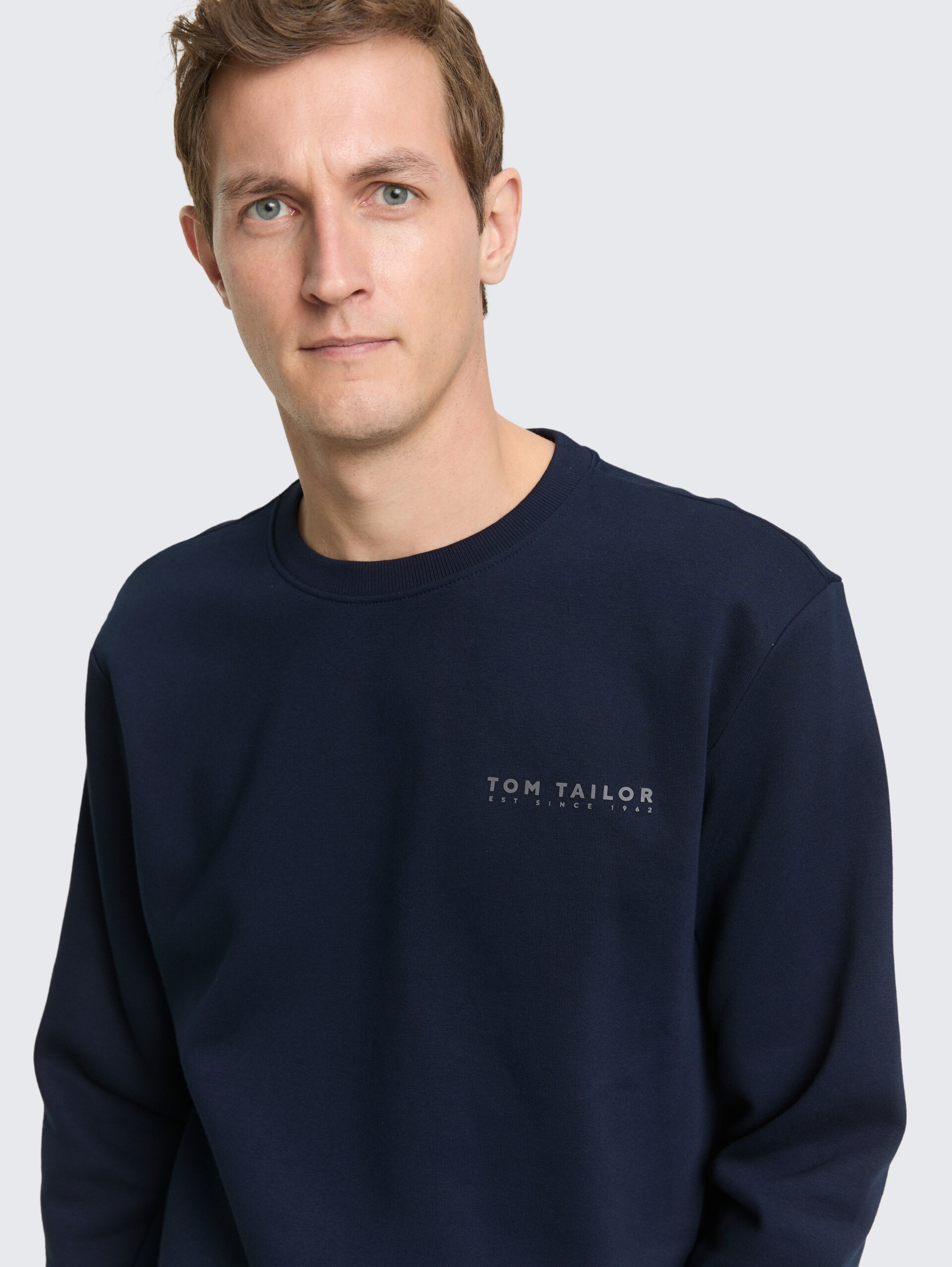 Sweatshirt mit Rundhalsausschnitt - sky captain blue - Detail-Model-Ansicht