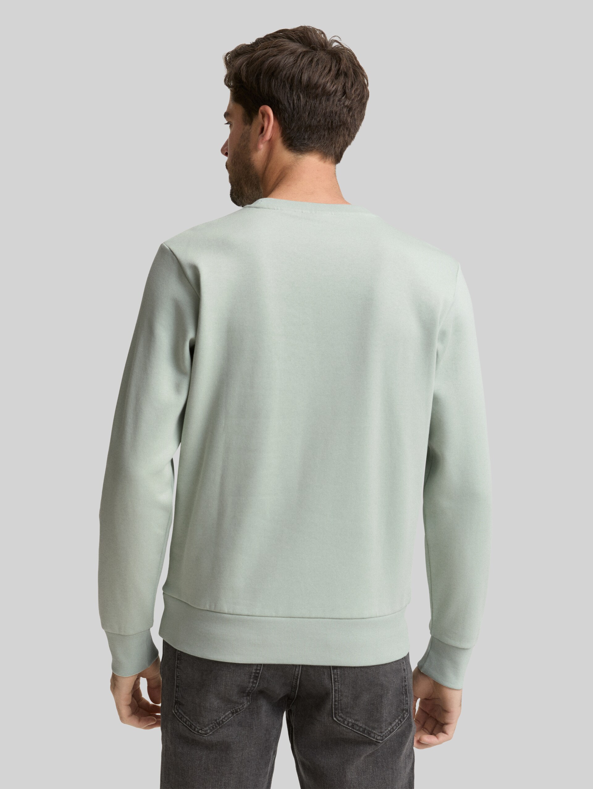 Sweatshirt with round neck - soft greyish green - Neckline model-back view