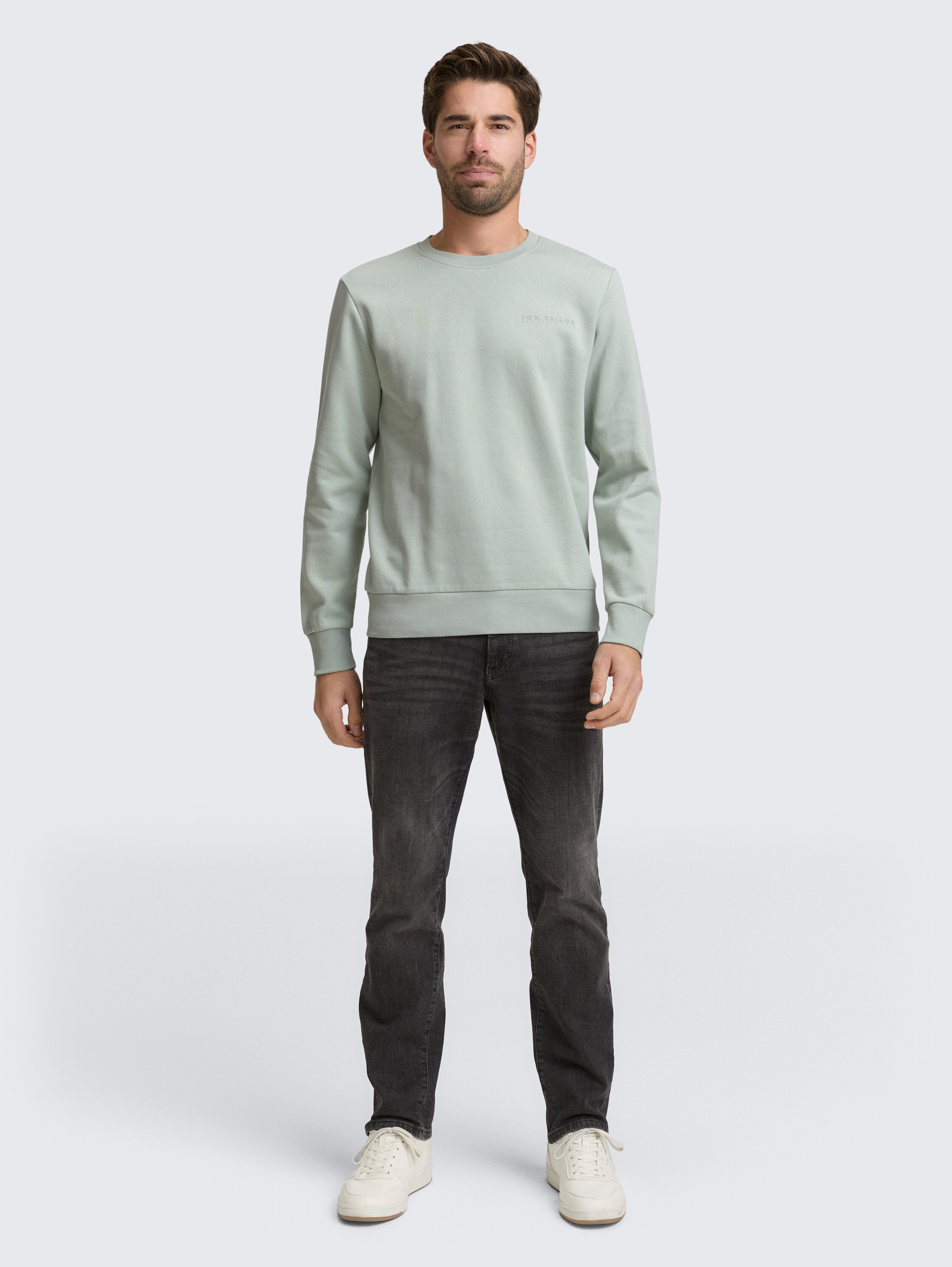 Sweatshirt mit Rundhalsausschnitt - soft greyish green - Model-Vorderansicht