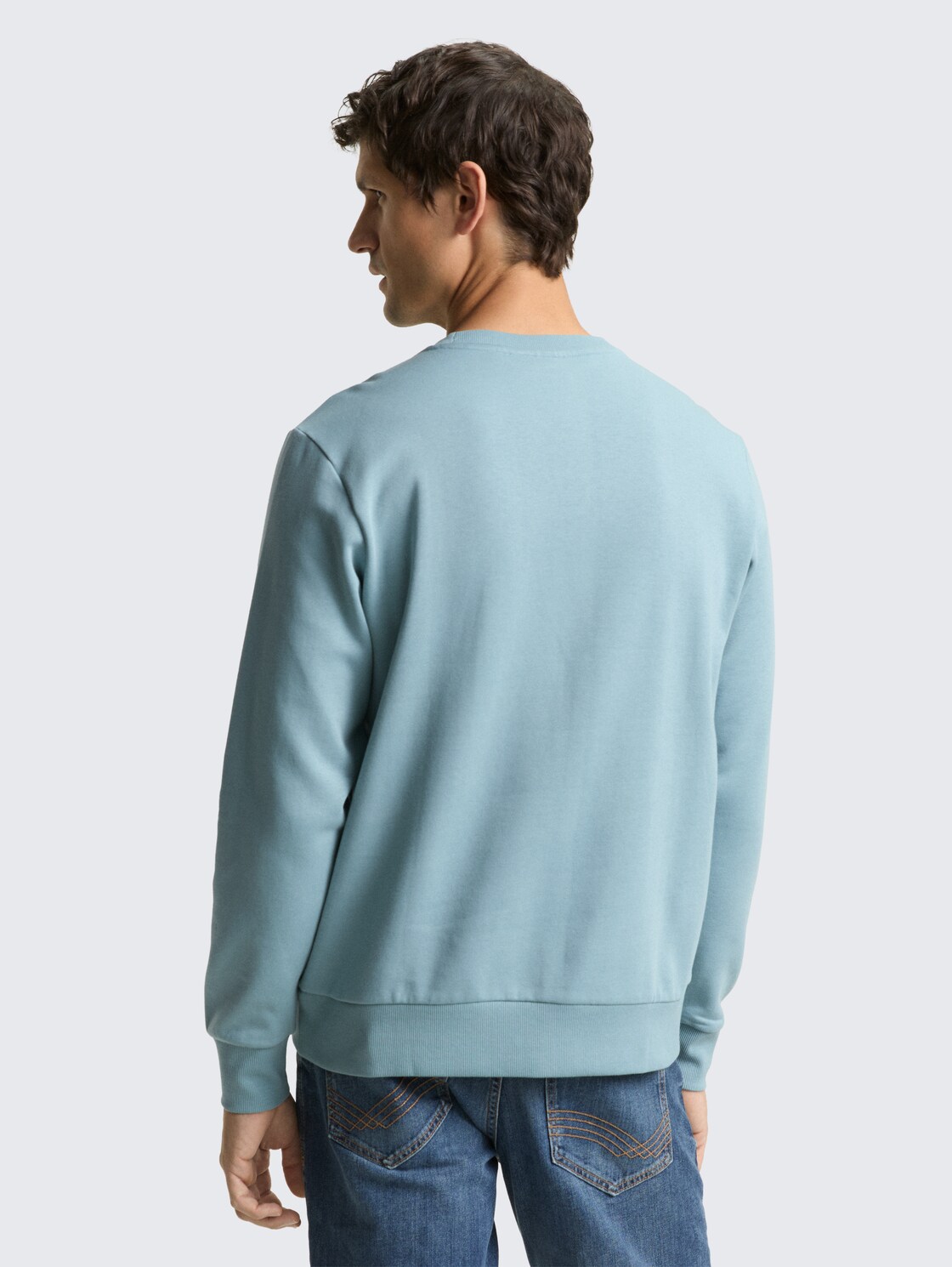 Sweatshirt mit Rundhalsausschnitt - tourmaline - Auschnitt Model-Rückansicht