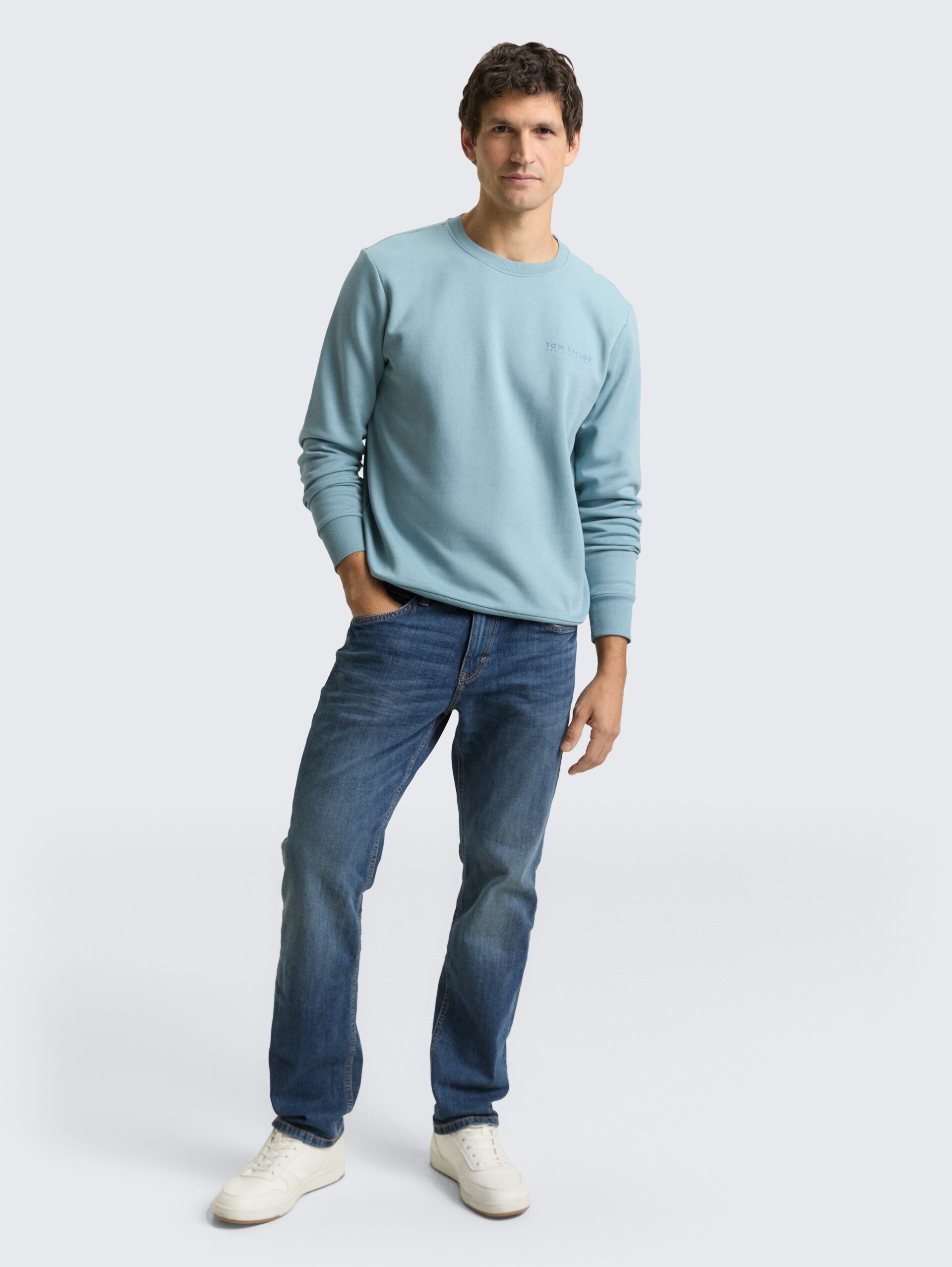 Sweatshirt mit Rundhalsausschnitt - tourmaline - Model-Vorderansicht