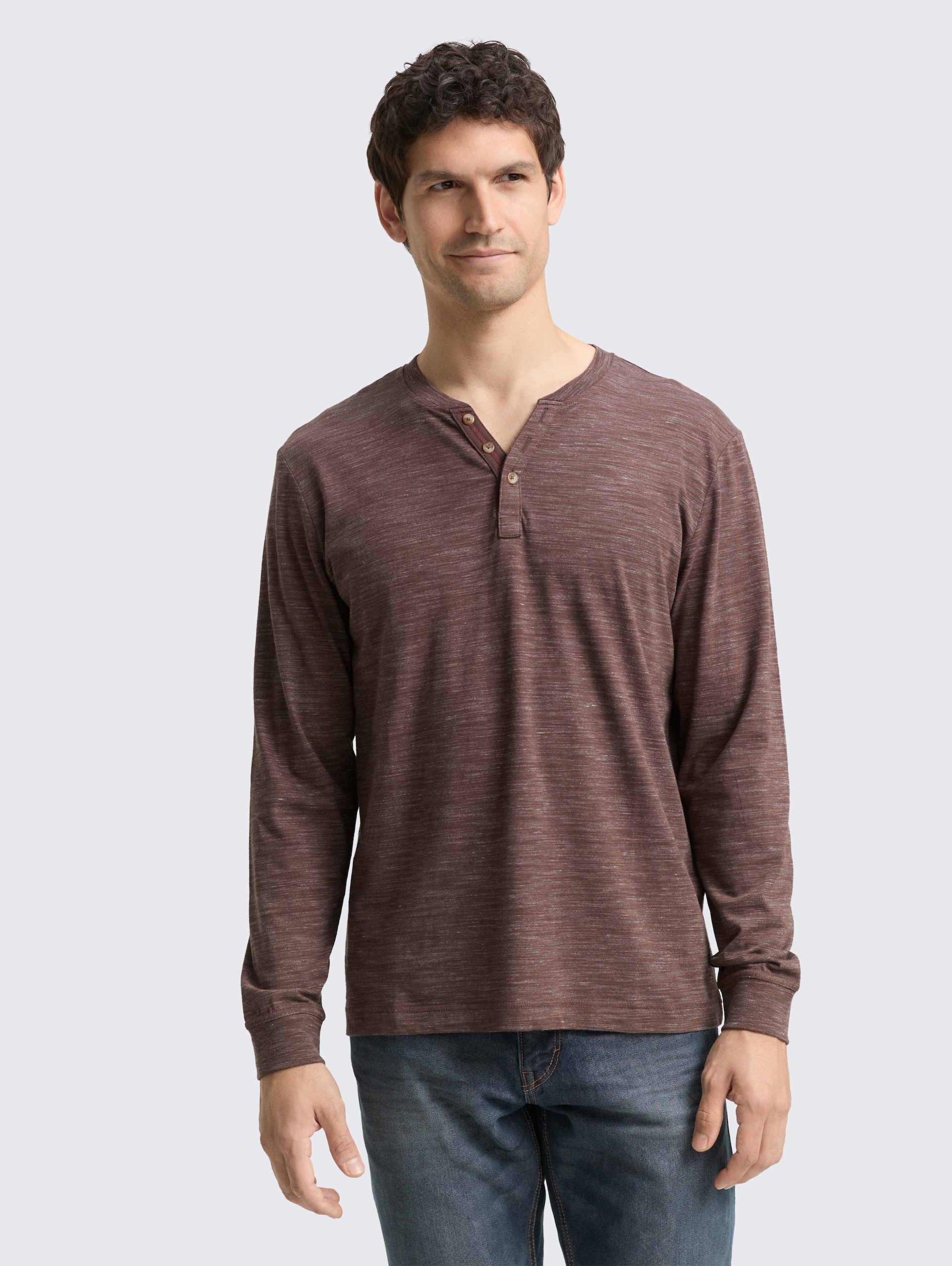 Serafino Langarmshirt - bag brown inejcted - Ausschnitt Model-Vorderansicht