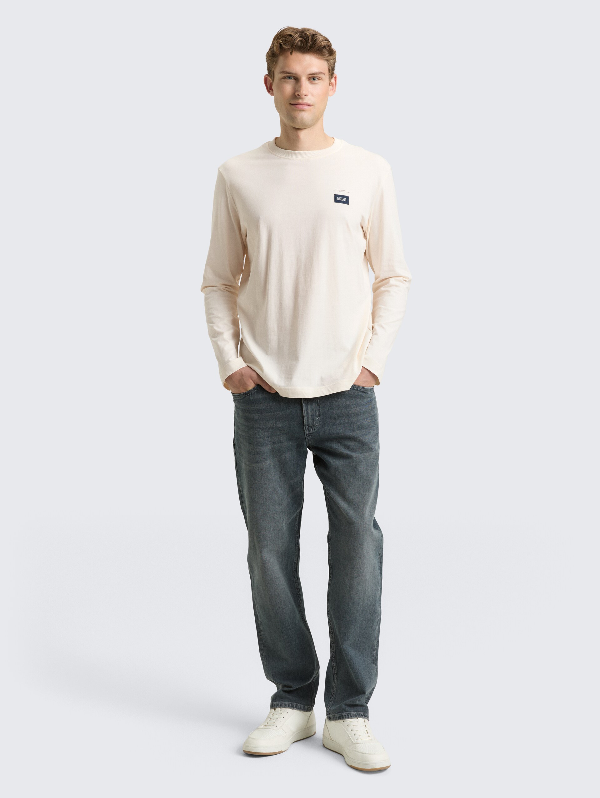 Langarmshirt aus Baumwolle - Gardenia White - Model-Vorderansicht