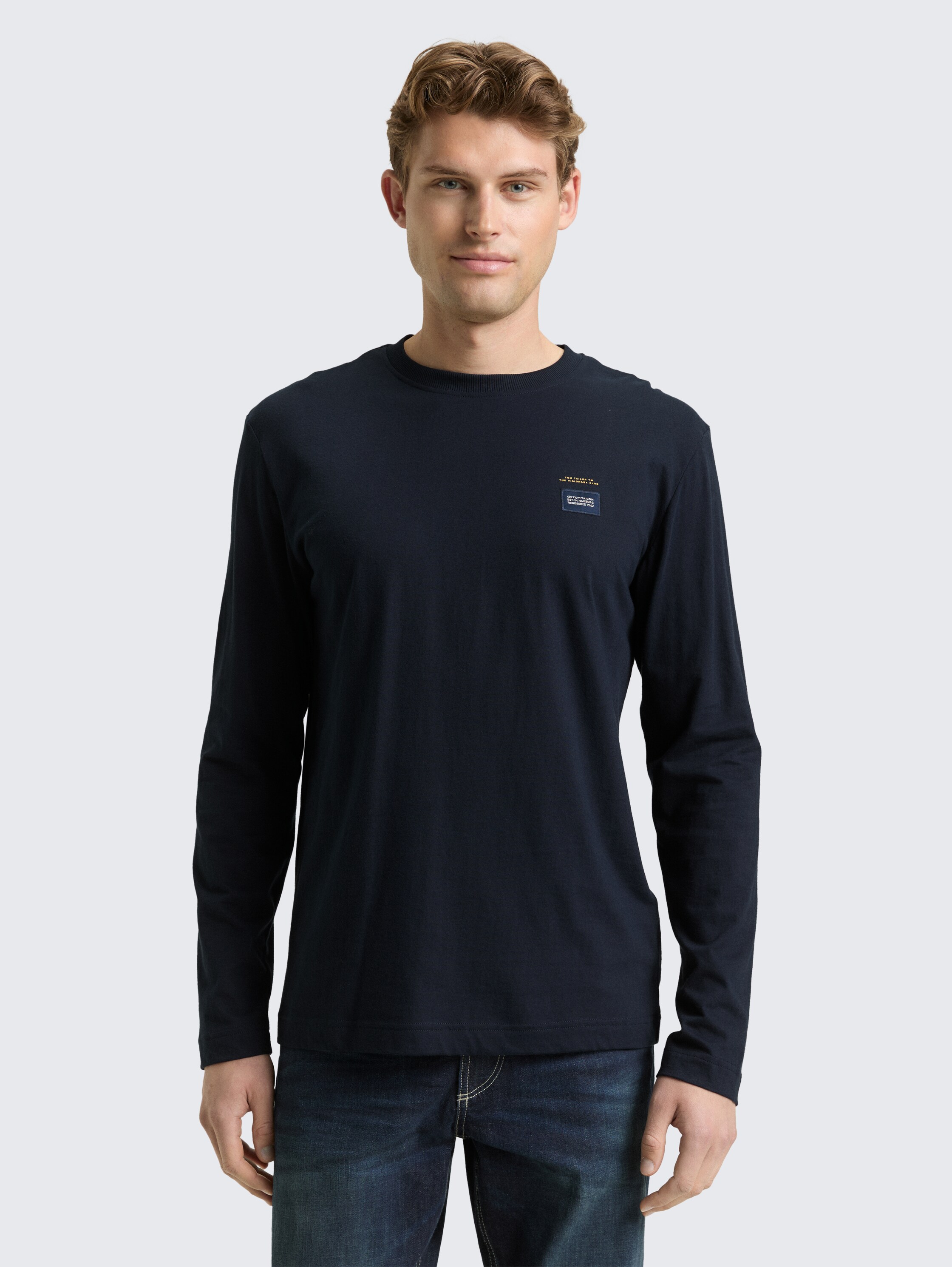 Langarmshirt aus Baumwolle - sky captain blue - Ausschnitt Model-Vorderansicht