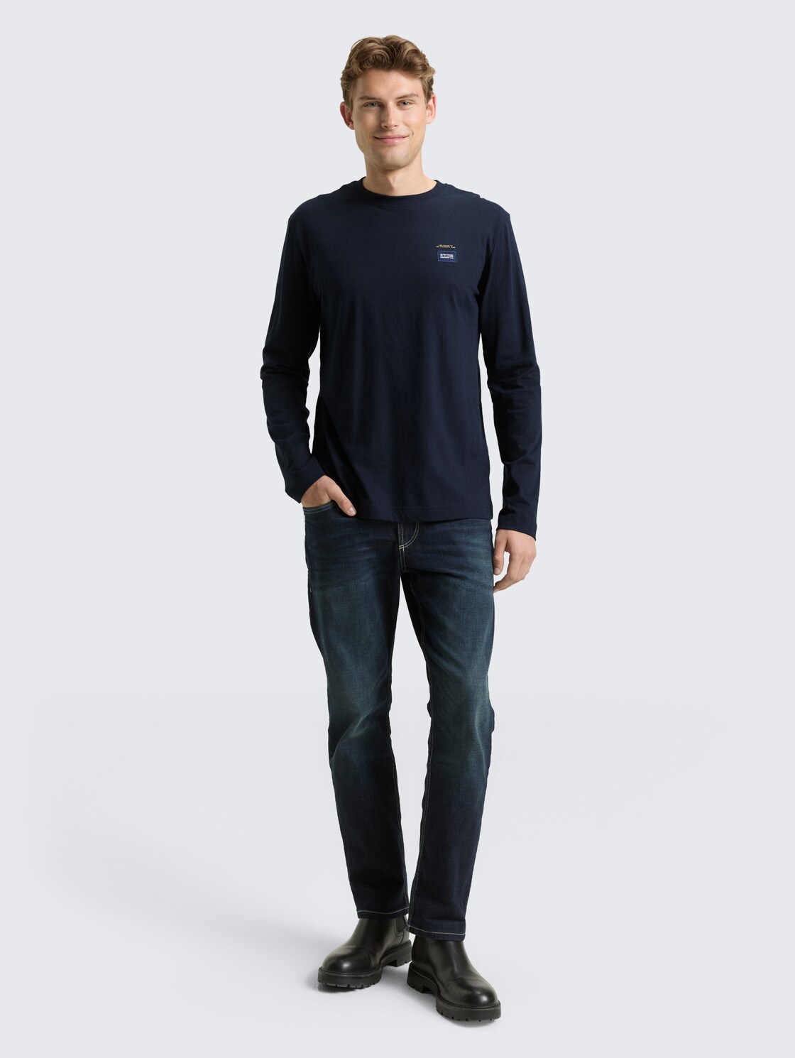 Langarmshirt aus Baumwolle - sky captain blue - Model-Vorderansicht