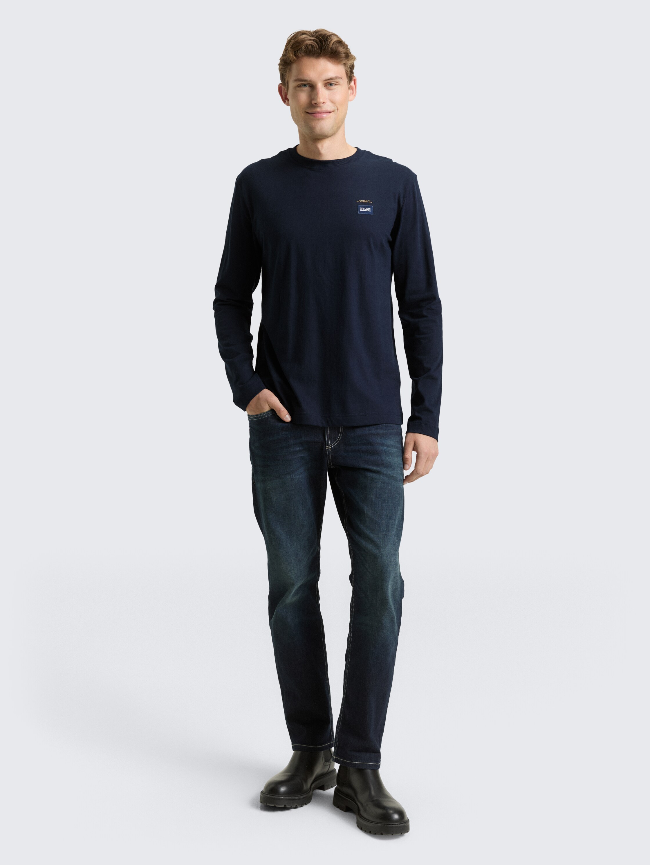 Langarmshirt aus Baumwolle - sky captain blue - Model-Vorderansicht