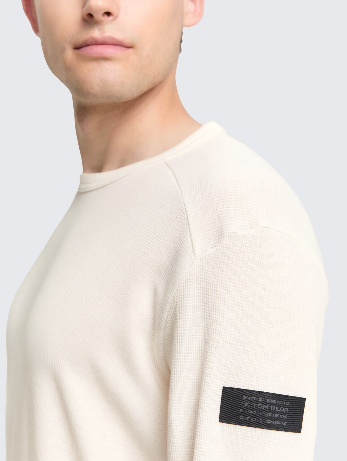 Langarmshirt mit Waffelstruktur - Gardenia White - Detail-Model-Ansicht