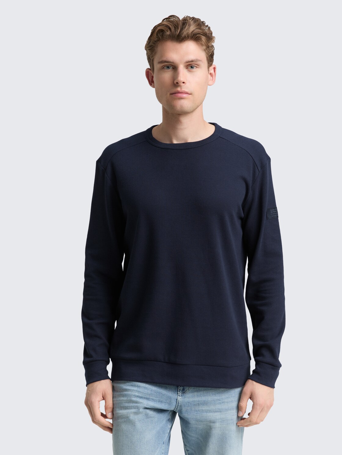 Langarmshirt mit Waffelstruktur - sky captain blue - Ausschnitt Model-Vorderansicht