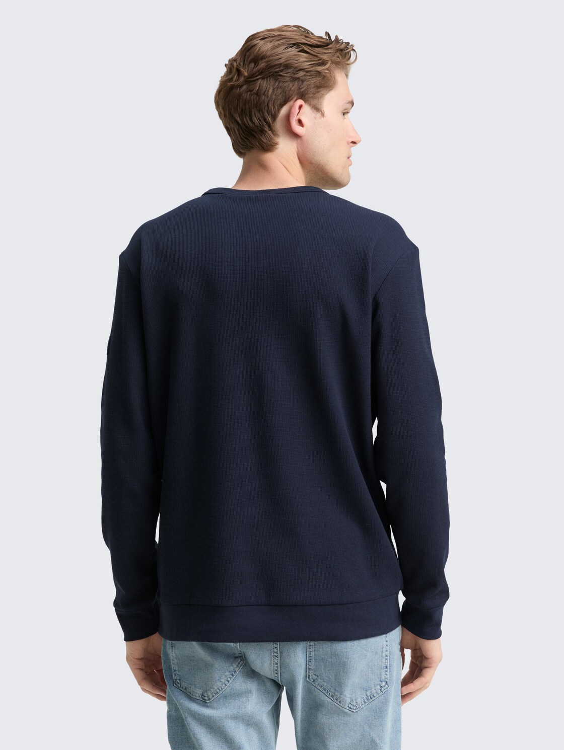 Langarmshirt mit Waffelstruktur - sky captain blue - Auschnitt Model-Rückansicht