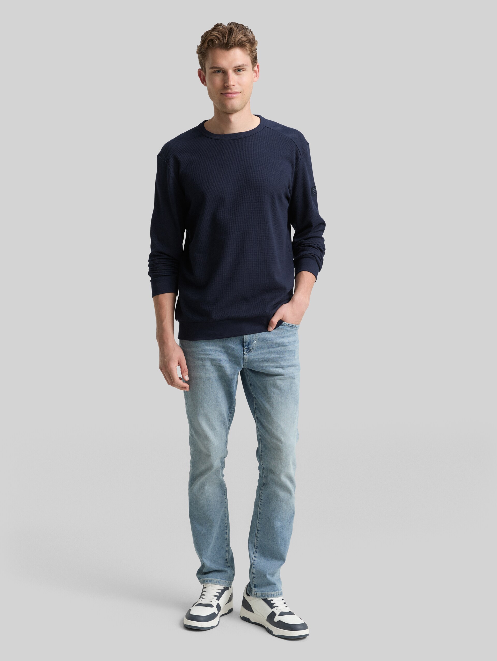 Long-sleeved top in a waffle structure - sky captain blue - Model front view