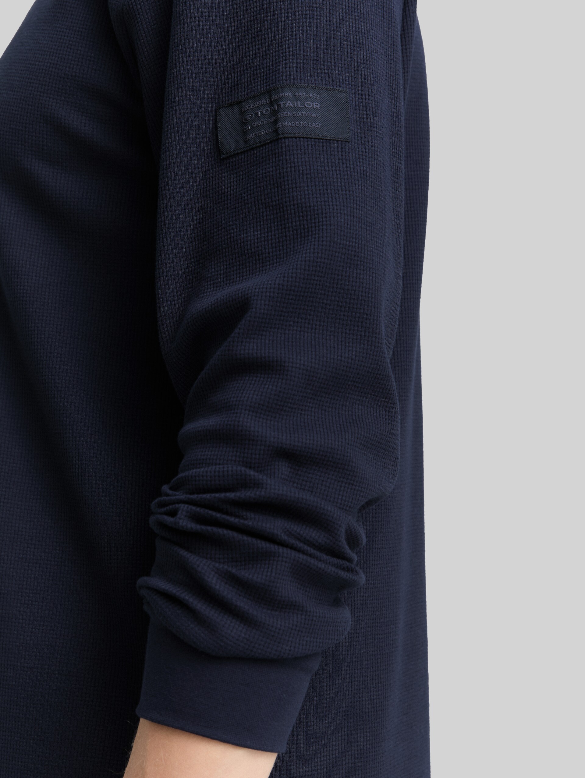 Long-sleeved top in a waffle structure - sky captain blue - Detail model view