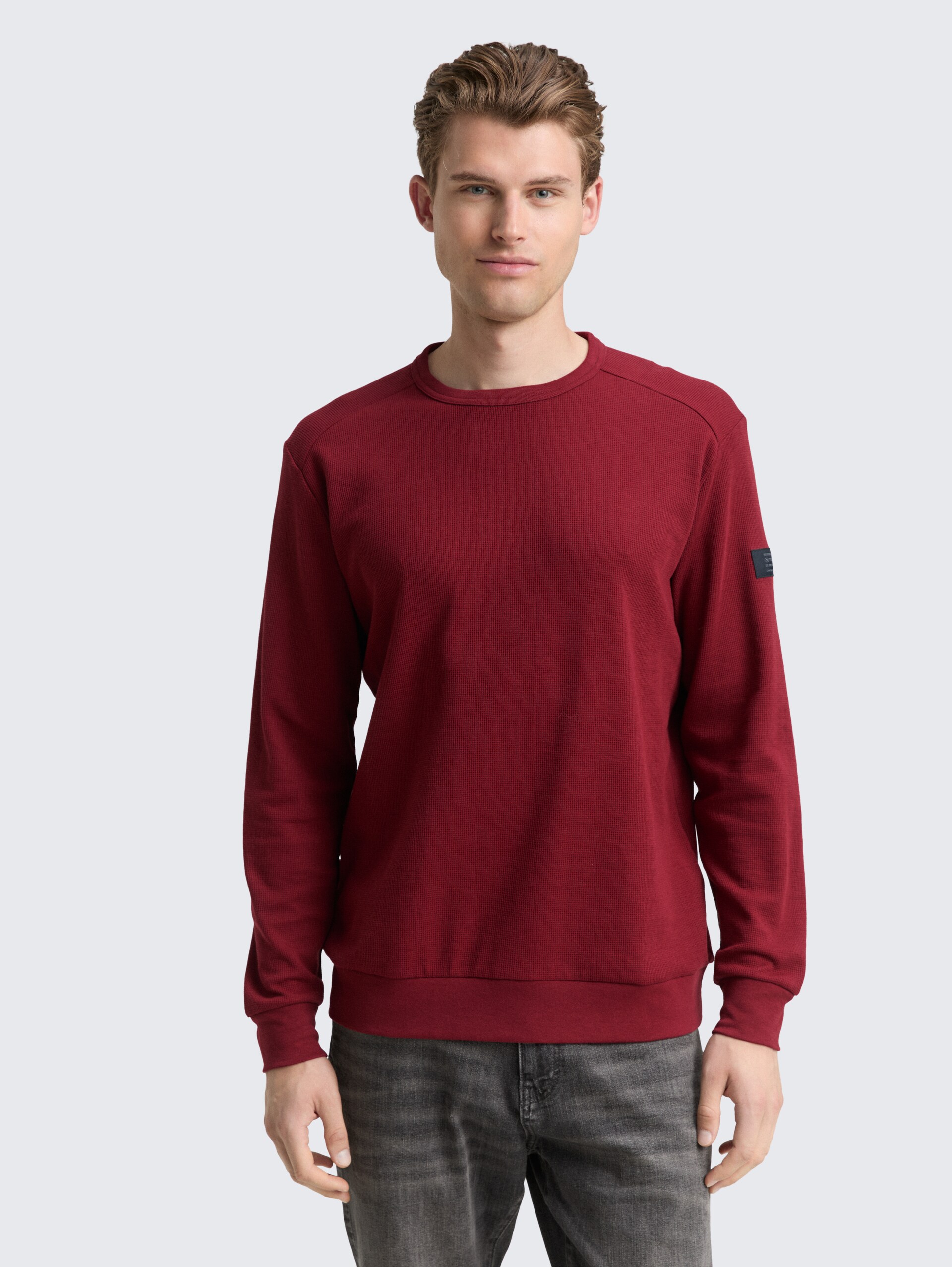 Langarmshirt mit Waffelstruktur - Cabarnet Bordeaux Red - Ausschnitt Model-Vorderansicht