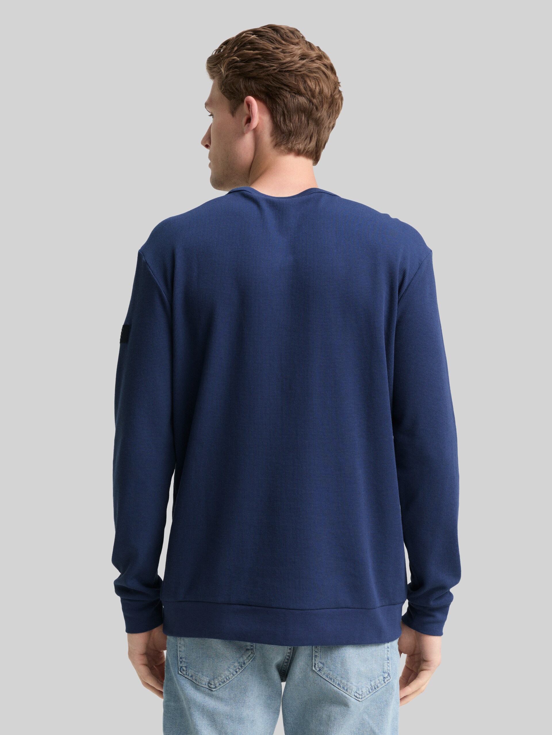 Langarmshirt mit Waffelstruktur - ocean blue - Auschnitt Model-Rückansicht