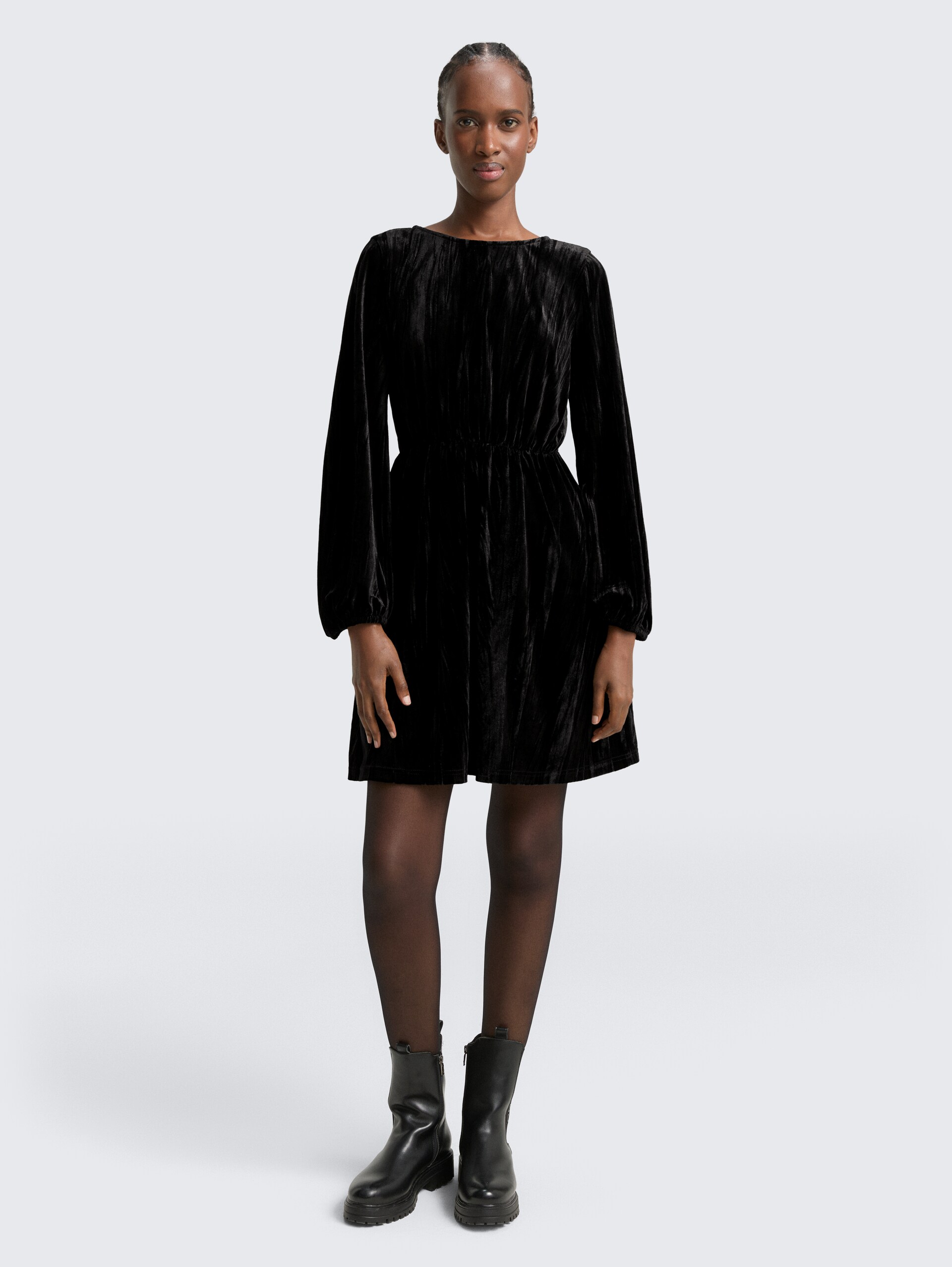 Mini-Samtkleid mit Schleifen-Detail - deep black - seitliche Model-Ansicht
