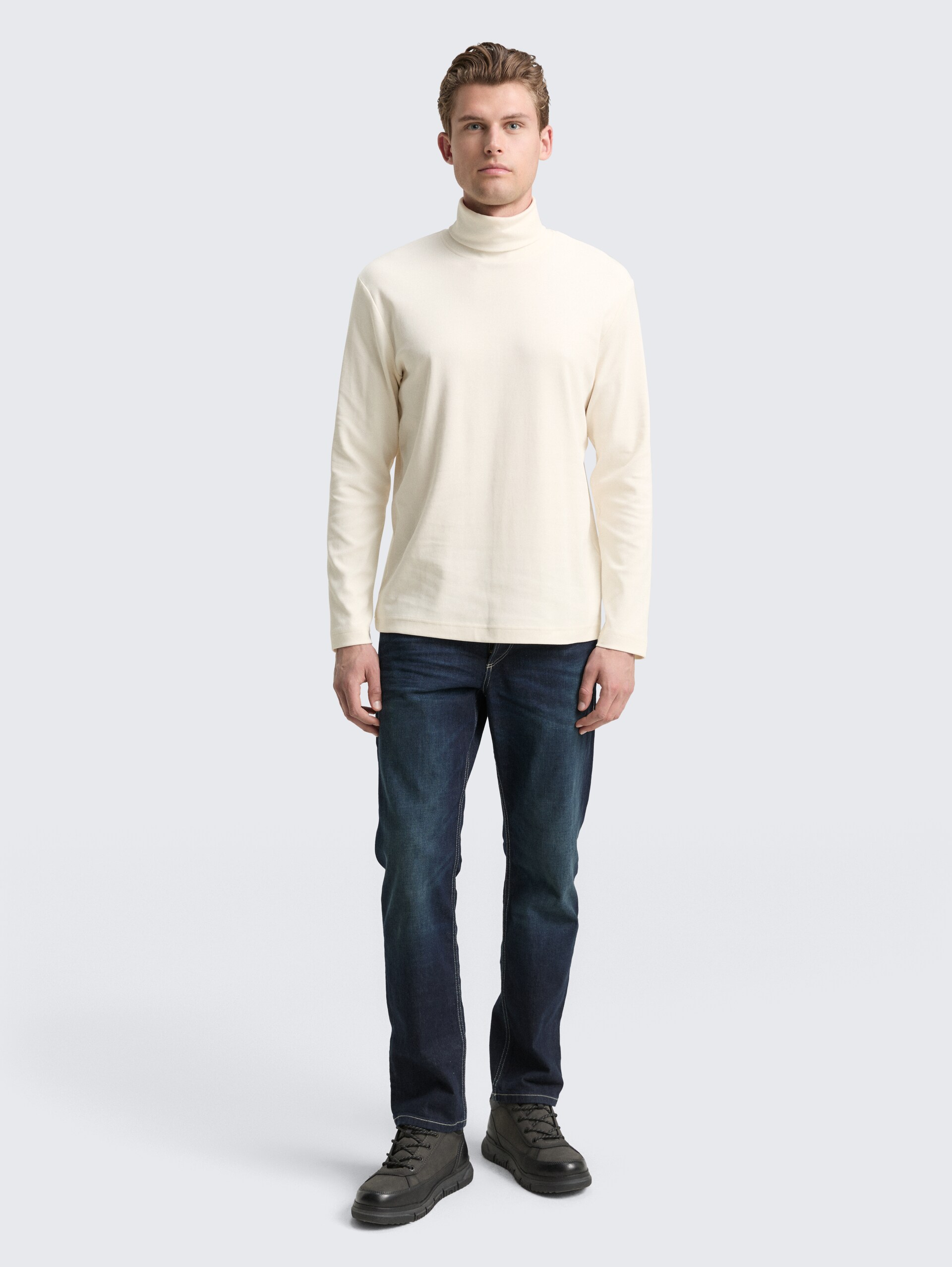 Basic Rollkragenshirt - Gardenia White - Model-Vorderansicht