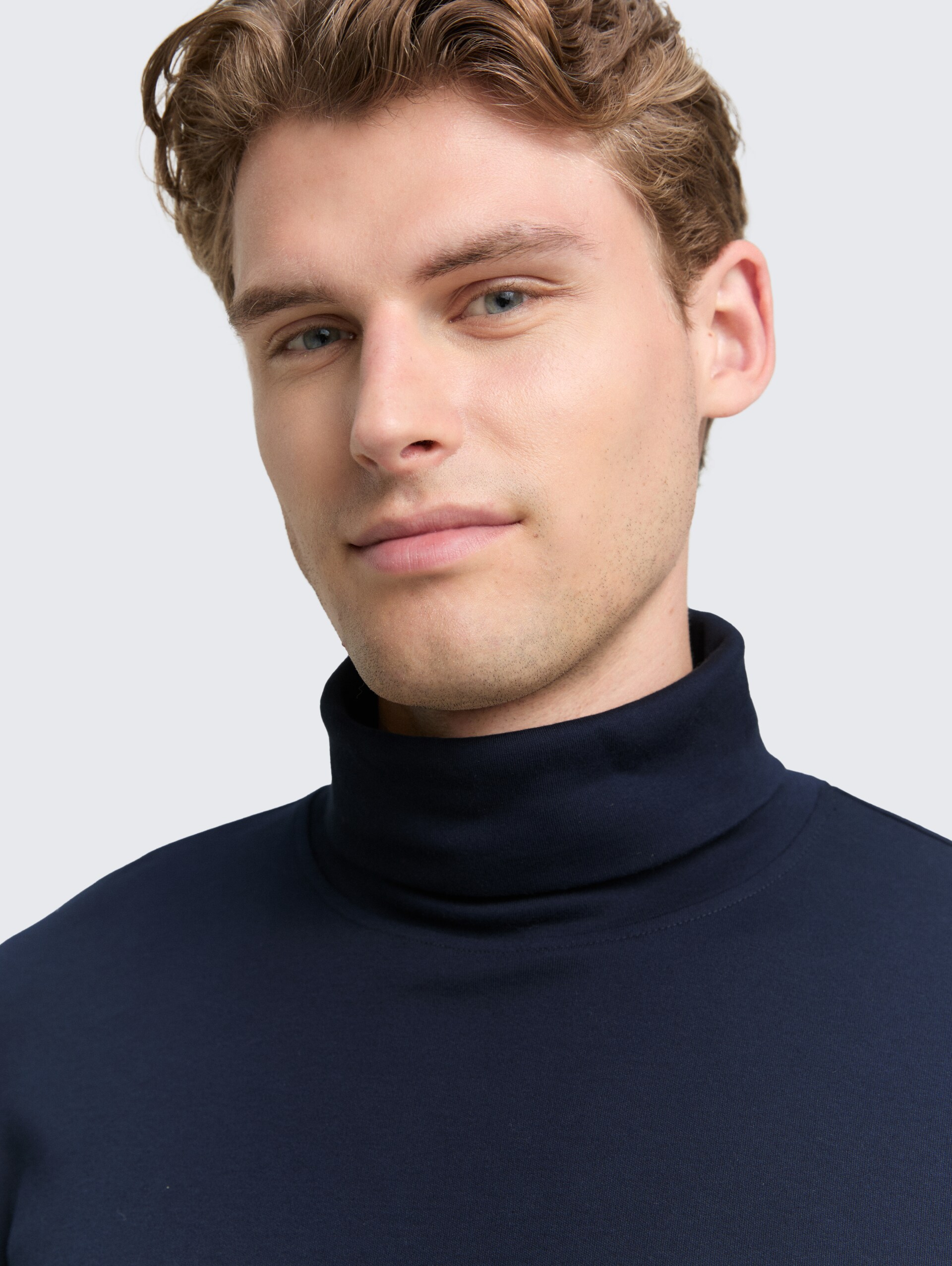 Basic Rollkragenshirt - sky captain blue - Detail-Model-Ansicht