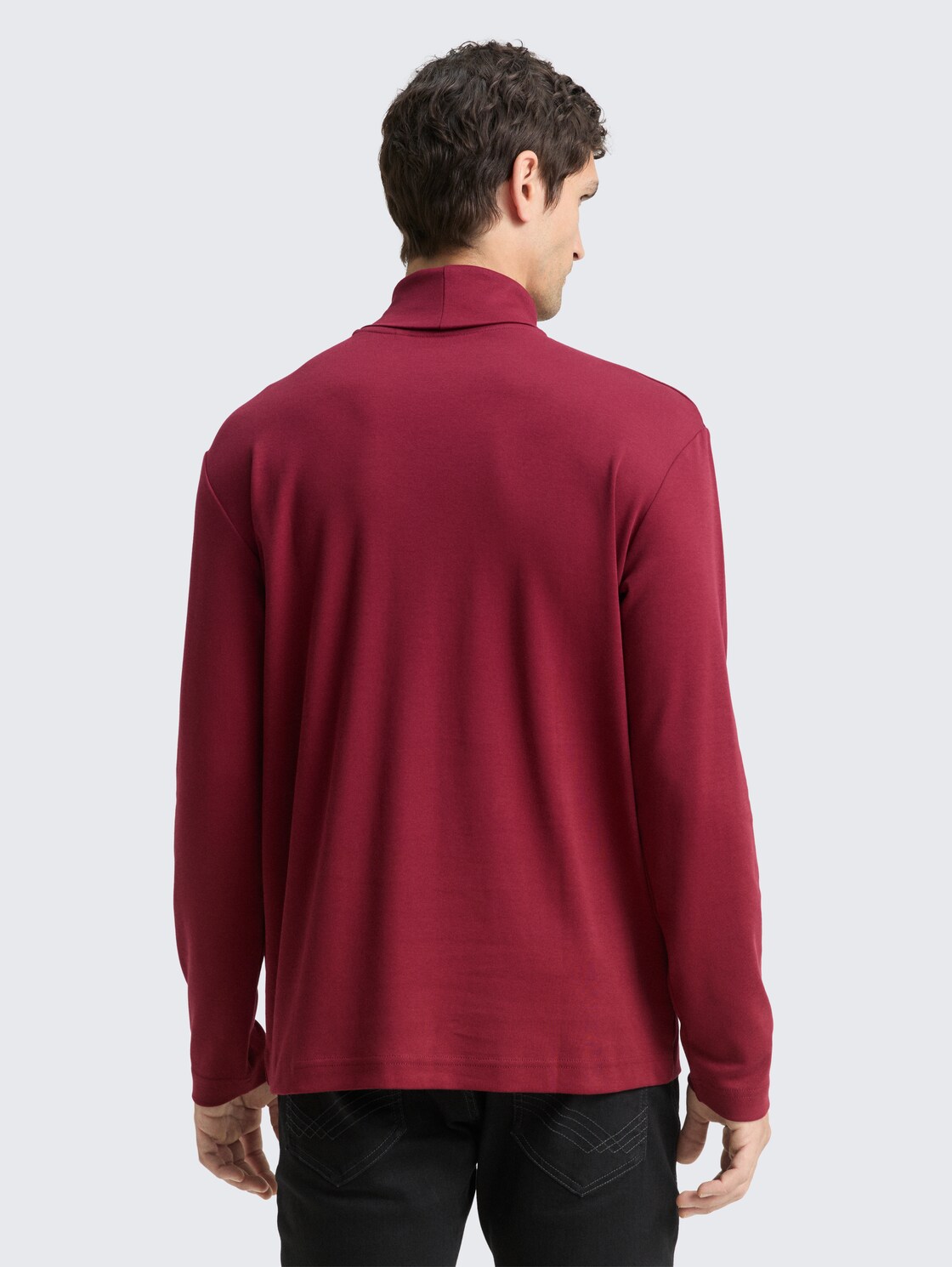Basic Rollkragenshirt - Cabarnet Bordeaux Red - Auschnitt Model-Rückansicht