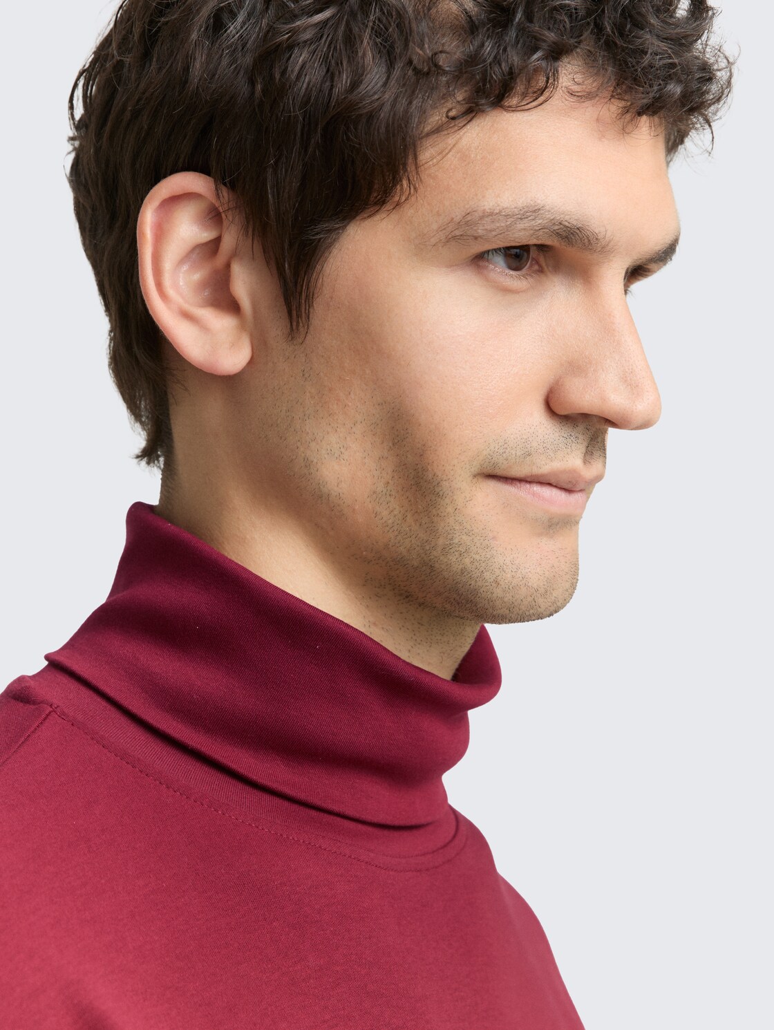Basic Rollkragenshirt - Cabarnet Bordeaux Red - Detail-Model-Ansicht