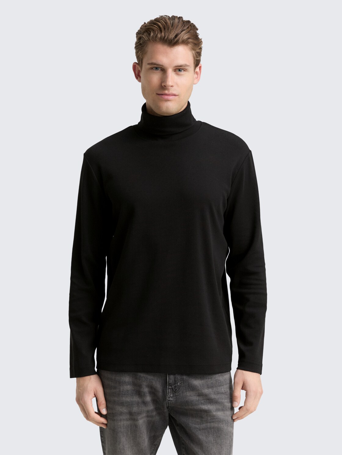 Basic Rollkragenshirt - Black - Ausschnitt Model-Vorderansicht