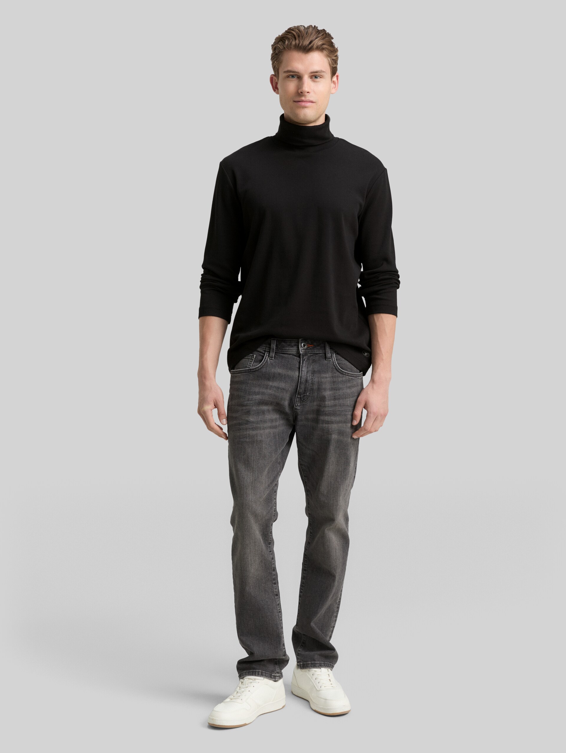 Basic Rollkragenshirt - Black - Model-Vorderansicht