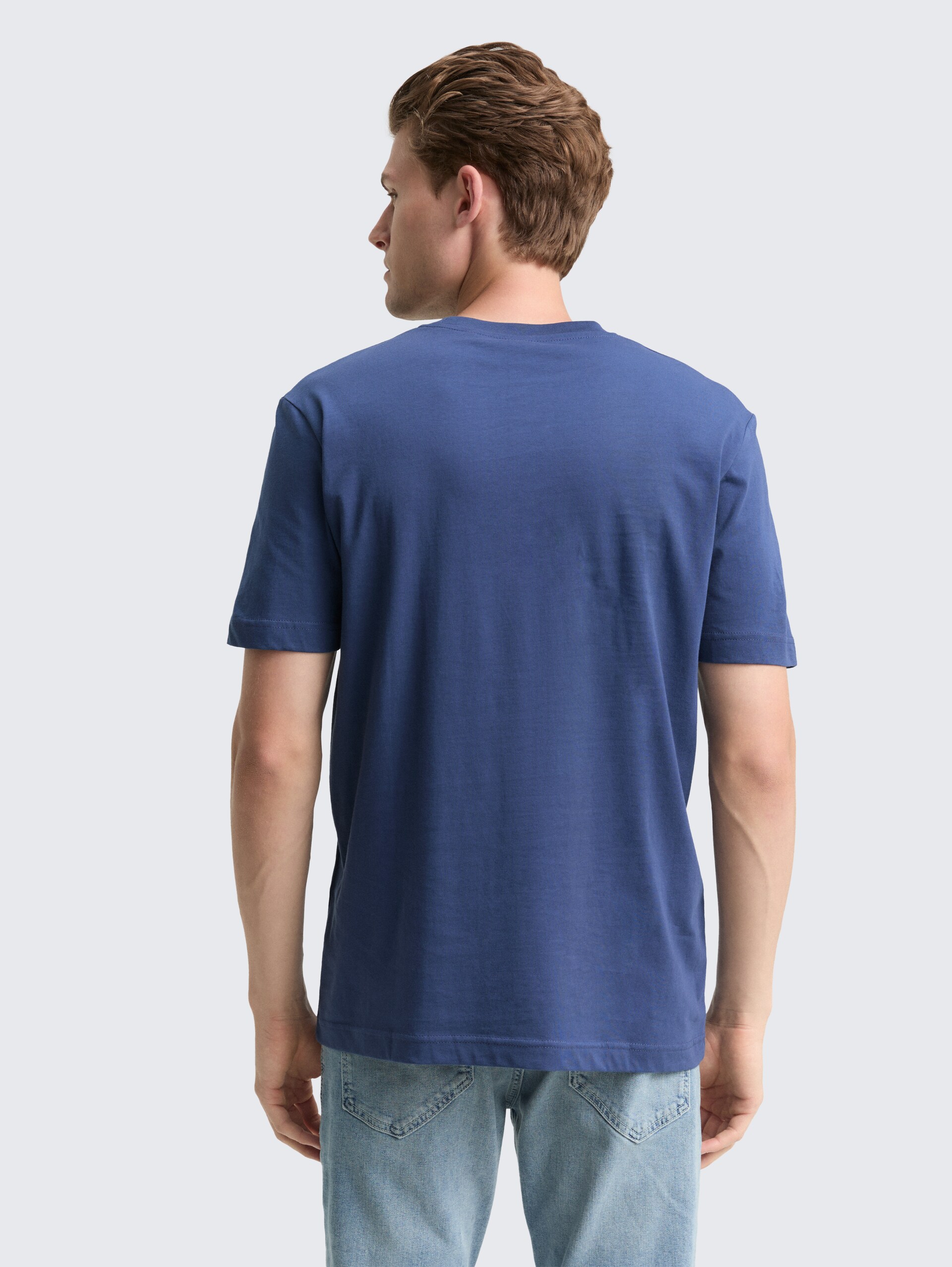 T-Shirt mit Foto-Print - ocean blue - Auschnitt Model-Rückansicht