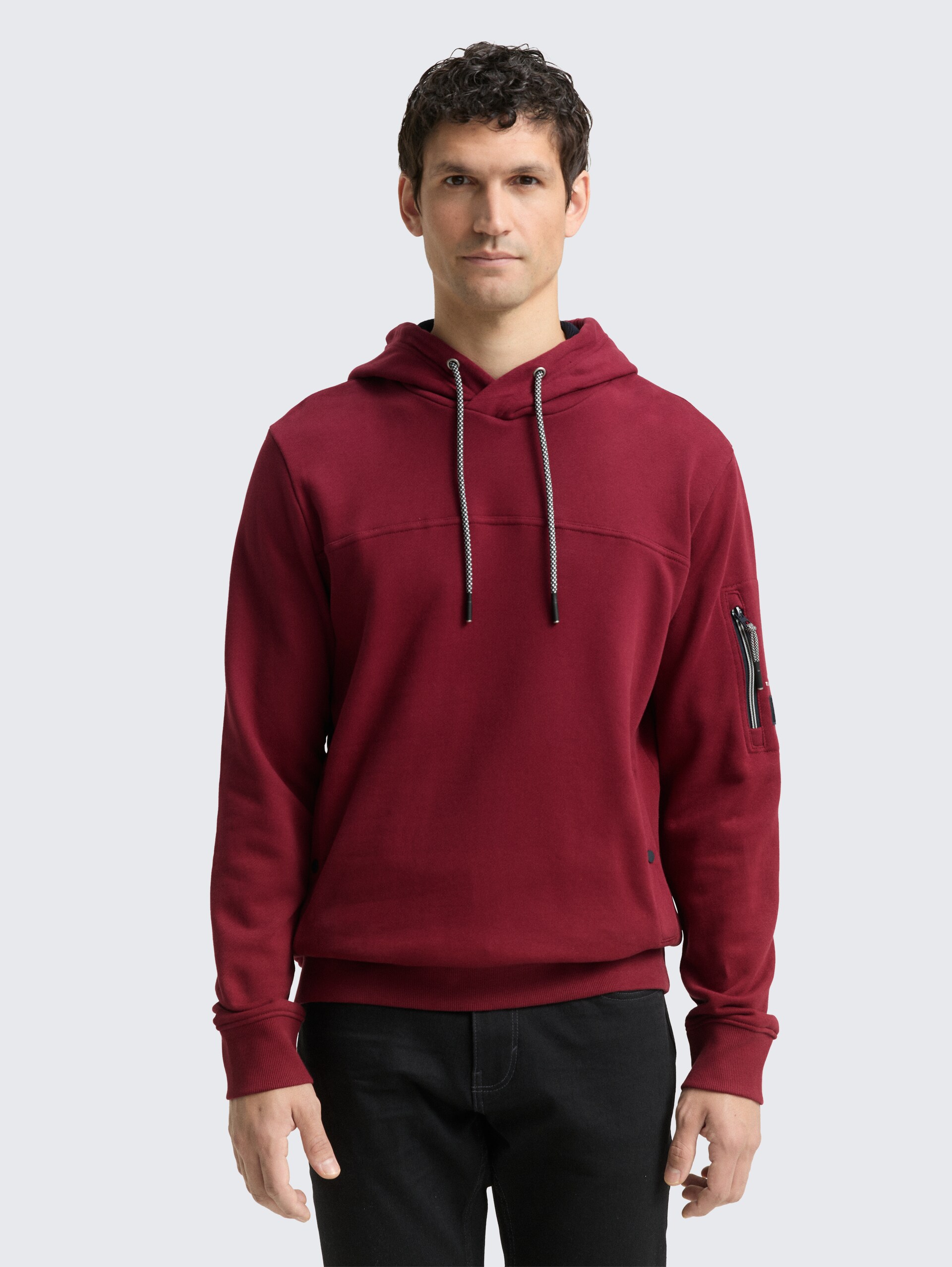 Hoodie Sweatshirt mit Taschen - Cabarnet Bordeaux Red - Ausschnitt Model-Vorderansicht