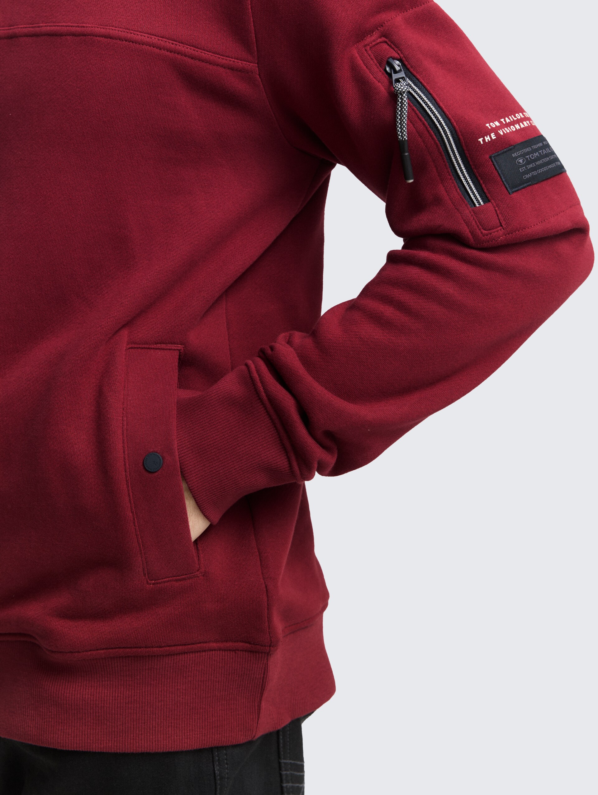 Hoodie Sweatshirt mit Taschen - Cabarnet Bordeaux Red - Detail-Model-Ansicht