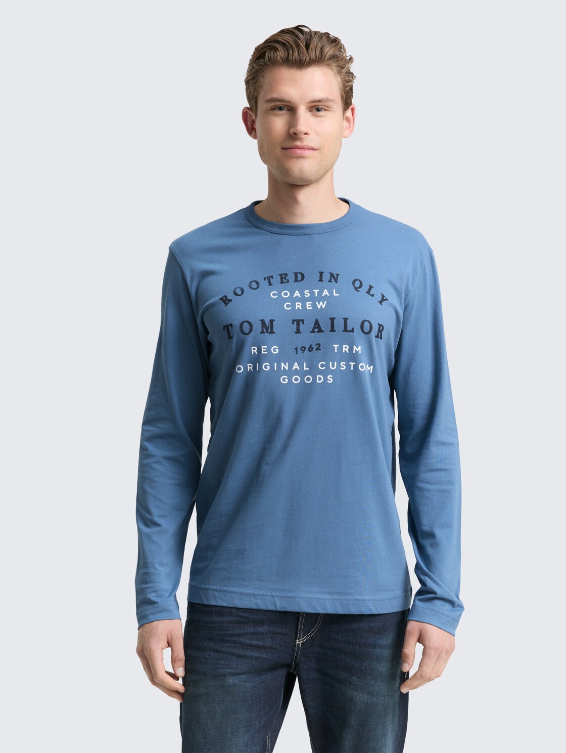 Langarmshirt mit Logo-Print - Faded Uniform Blue - Ausschnitt Model-Vorderansicht