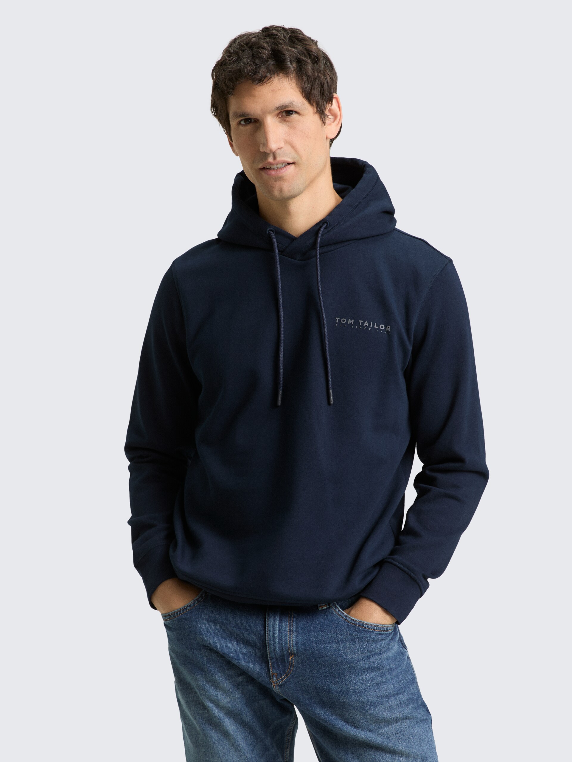 Hoodie Sweatshirt - sky captain blue - Ausschnitt Model-Vorderansicht