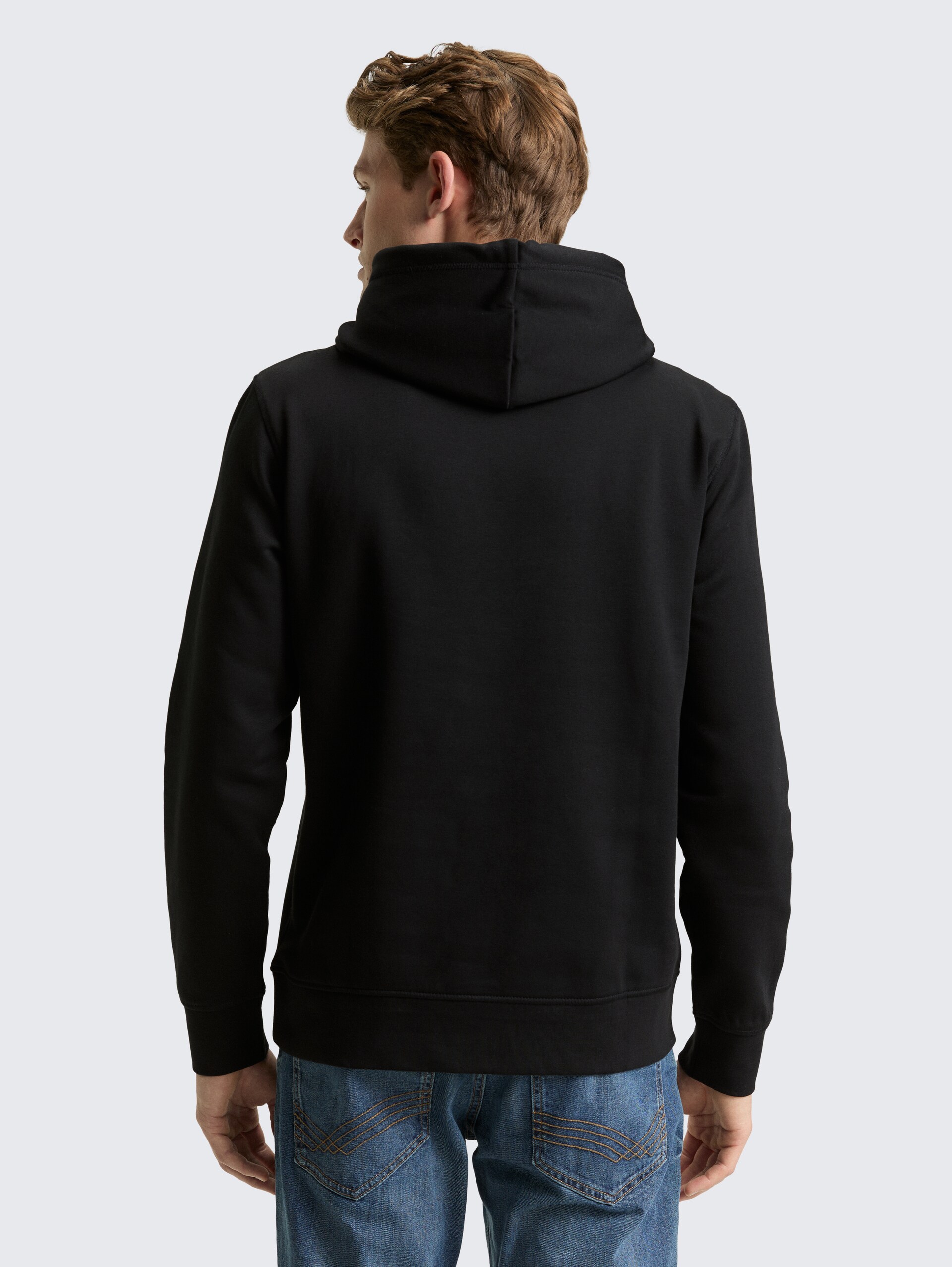 Hoodie Sweatshirt - Black - Auschnitt Model-Rückansicht