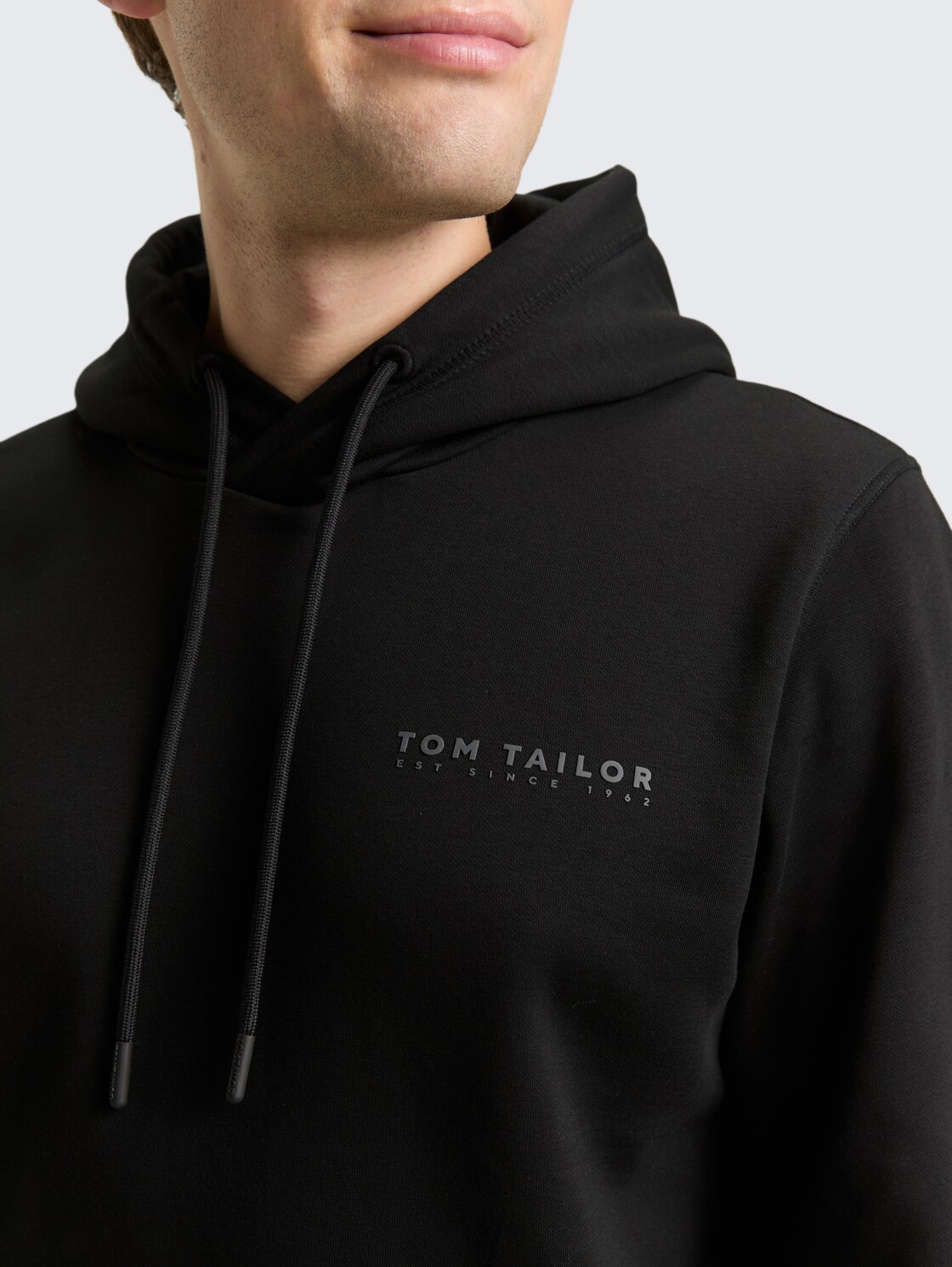 Hoodie Sweatshirt - Black - Detail-Model-Ansicht