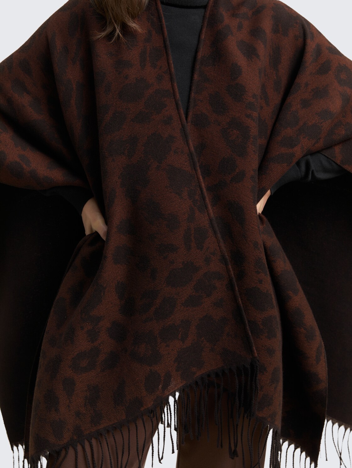 Cape mit Leo-Print - brown black big leo print - Material-Ansicht
