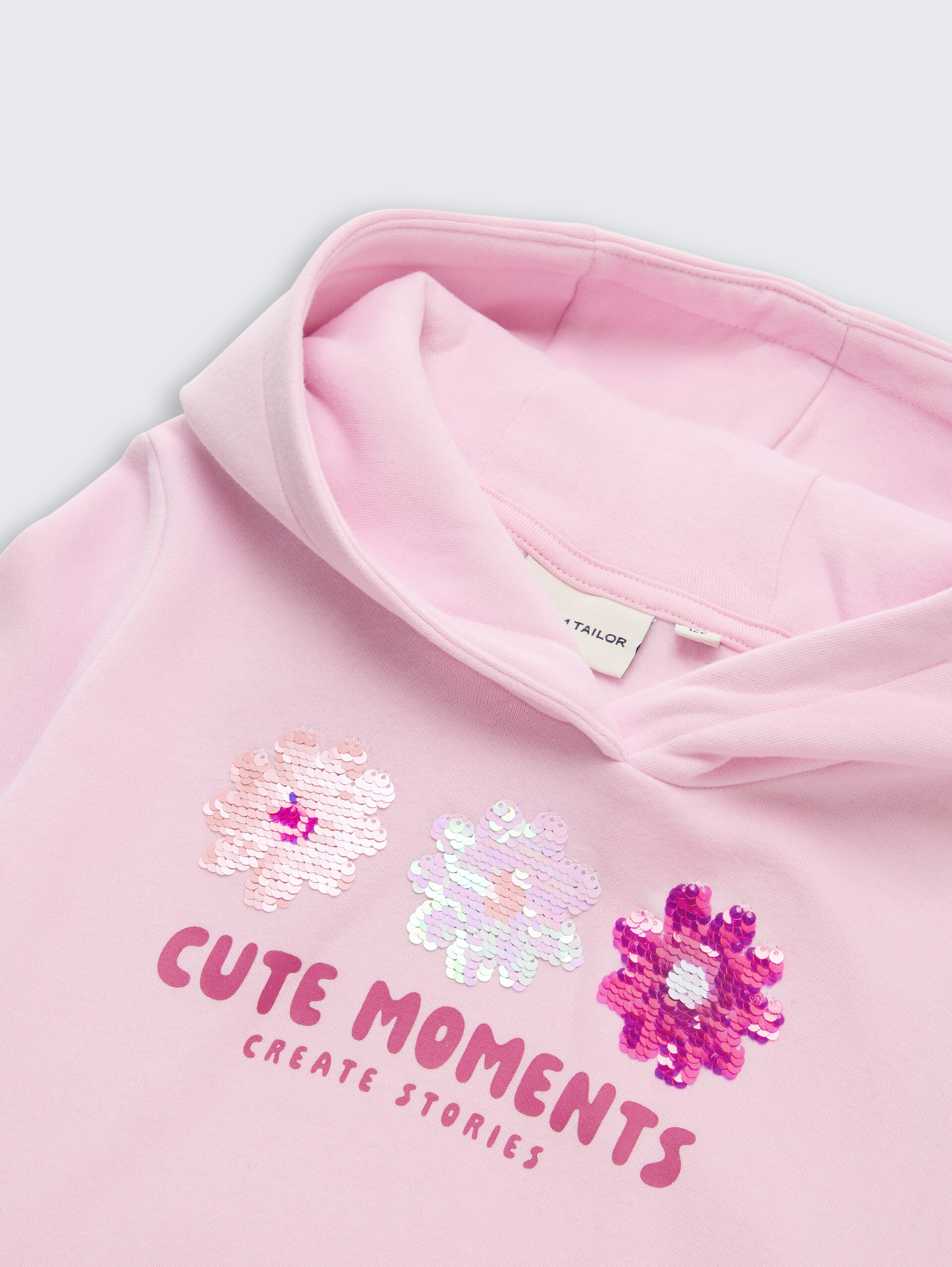 Hoodie Sweatshirt mit Wendepailletten - Peachskin - Detail-Model-Ansicht
