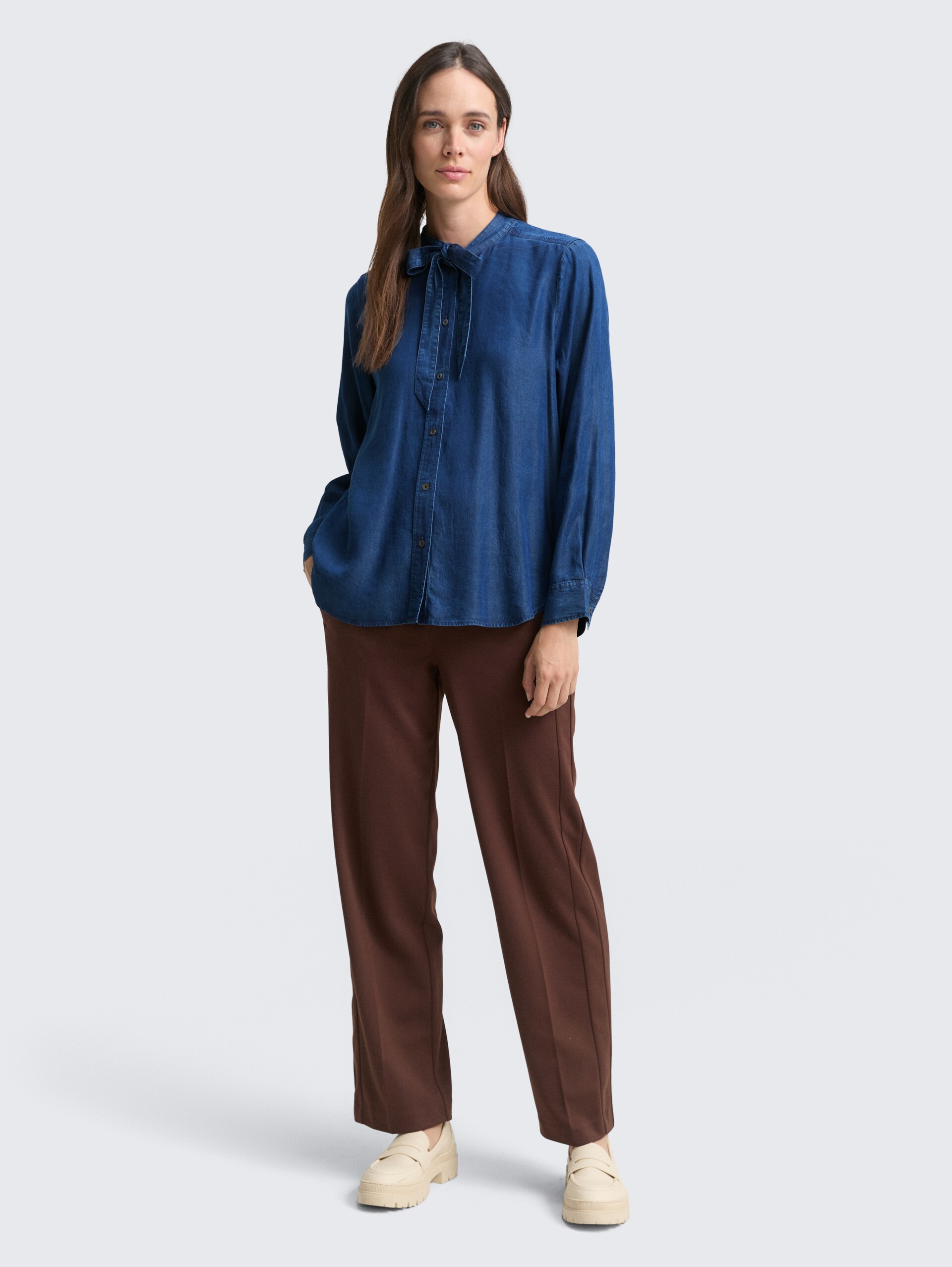Bluse mit Schleifen-Detail - blue denim dark wash - Model-Vorderansicht