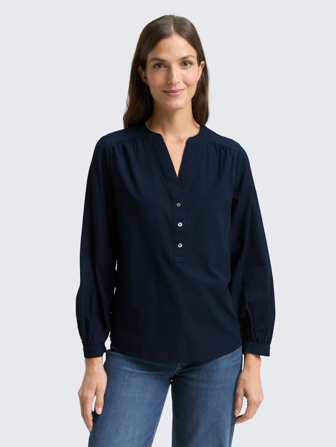 Bluse aus Baumwolle - sky captain blue - Ausschnitt Model-Vorderansicht