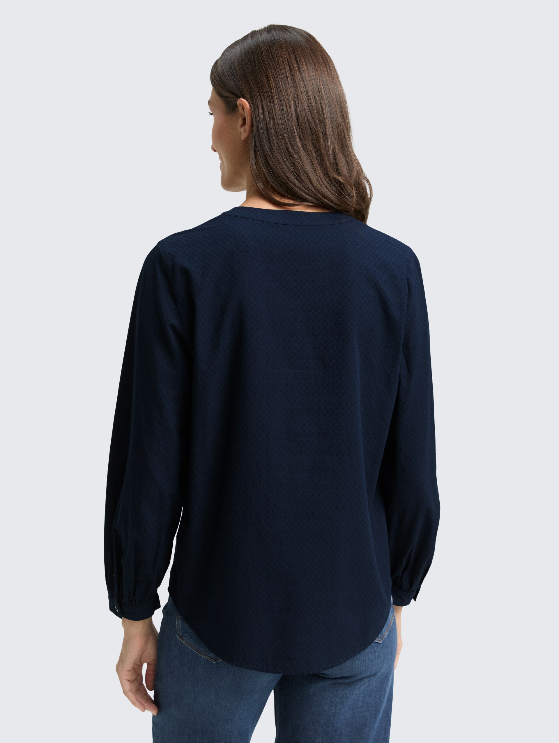 Bluse aus Baumwolle - sky captain blue - Auschnitt Model-Rückansicht